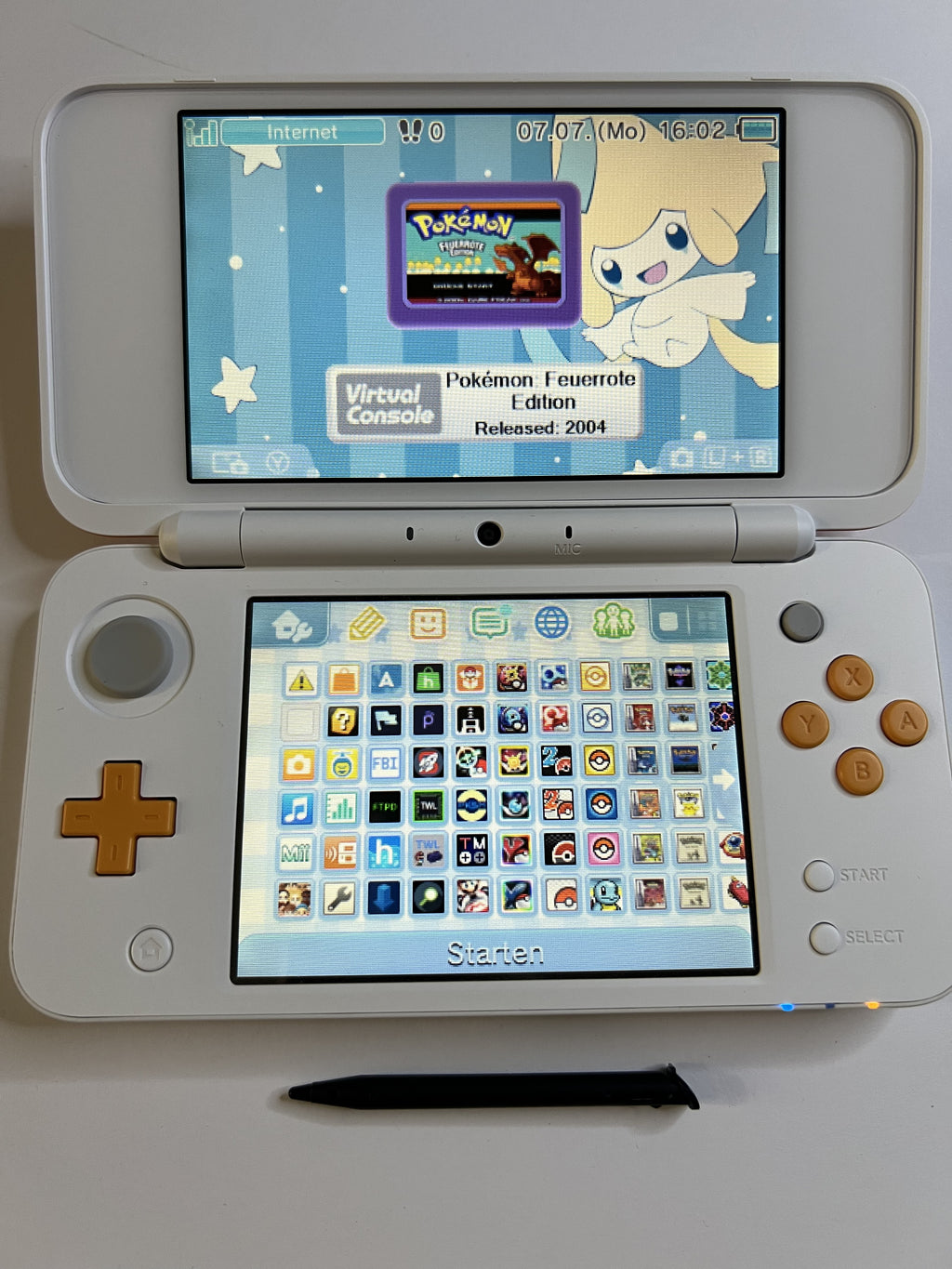 Nintendo New 2DS XL Konsole in weiß orange in OVP mit 128GB, Pokemon Bank, Poke Mover & vielen Extras