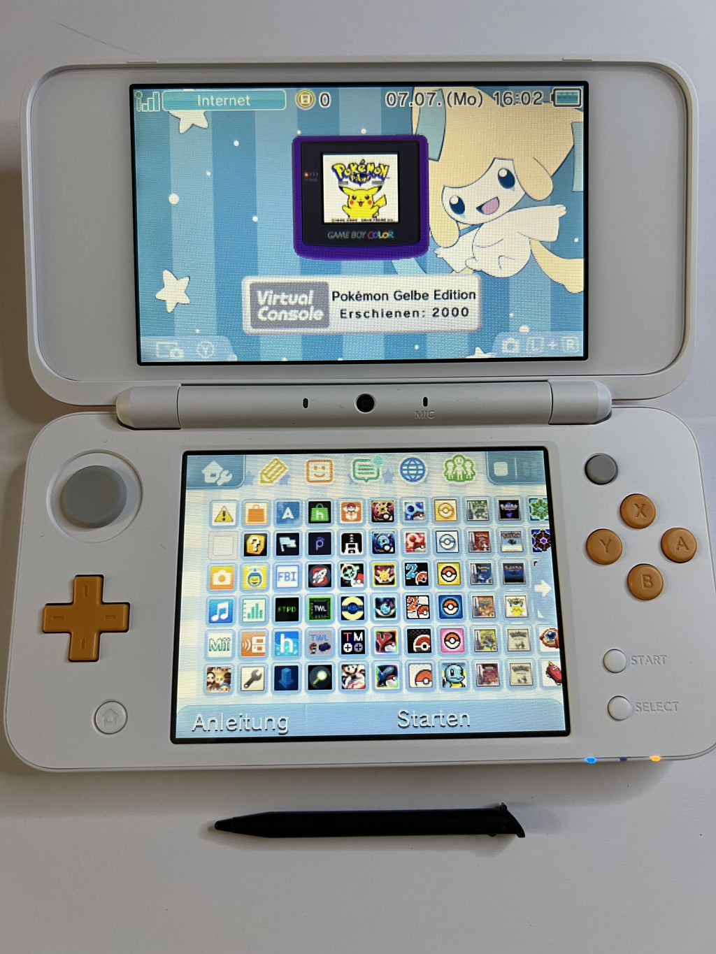 Nintendo New 2DS XL Konsole in weiß orange in OVP mit 128GB, Pokemon Bank, Poke Mover & vielen Extras