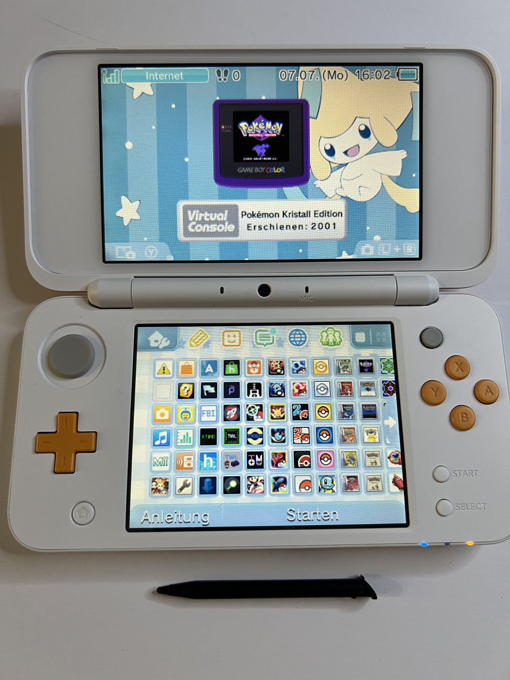 Nintendo New 2DS XL Konsole in weiß orange in OVP mit 128GB, Pokemon Bank, Poke Mover & vielen Extras