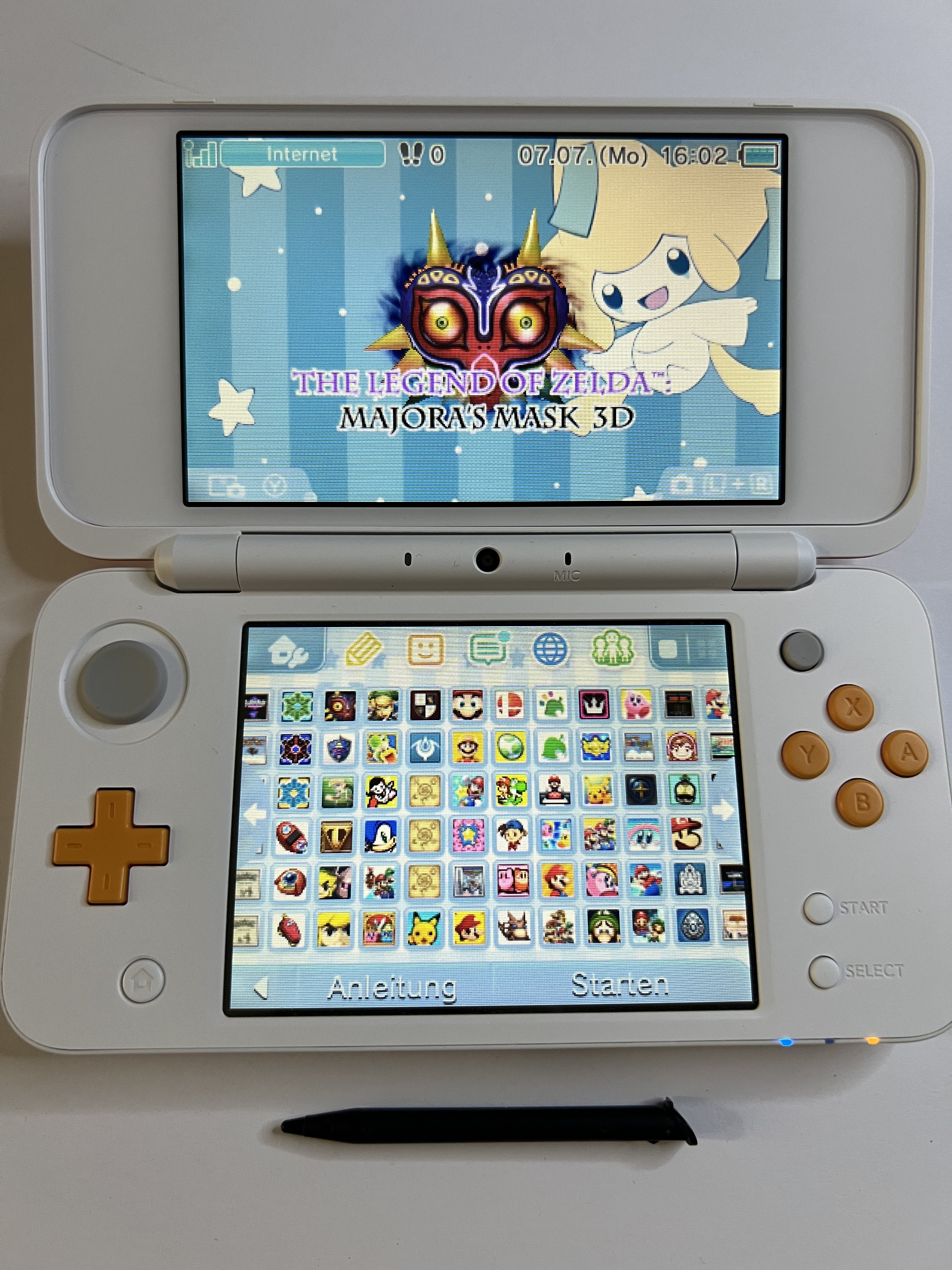 Nintendo New 2DS XL Konsole in weiß orange in OVP mit 128GB, Pokemon Bank, Poke Mover & vielen Extras