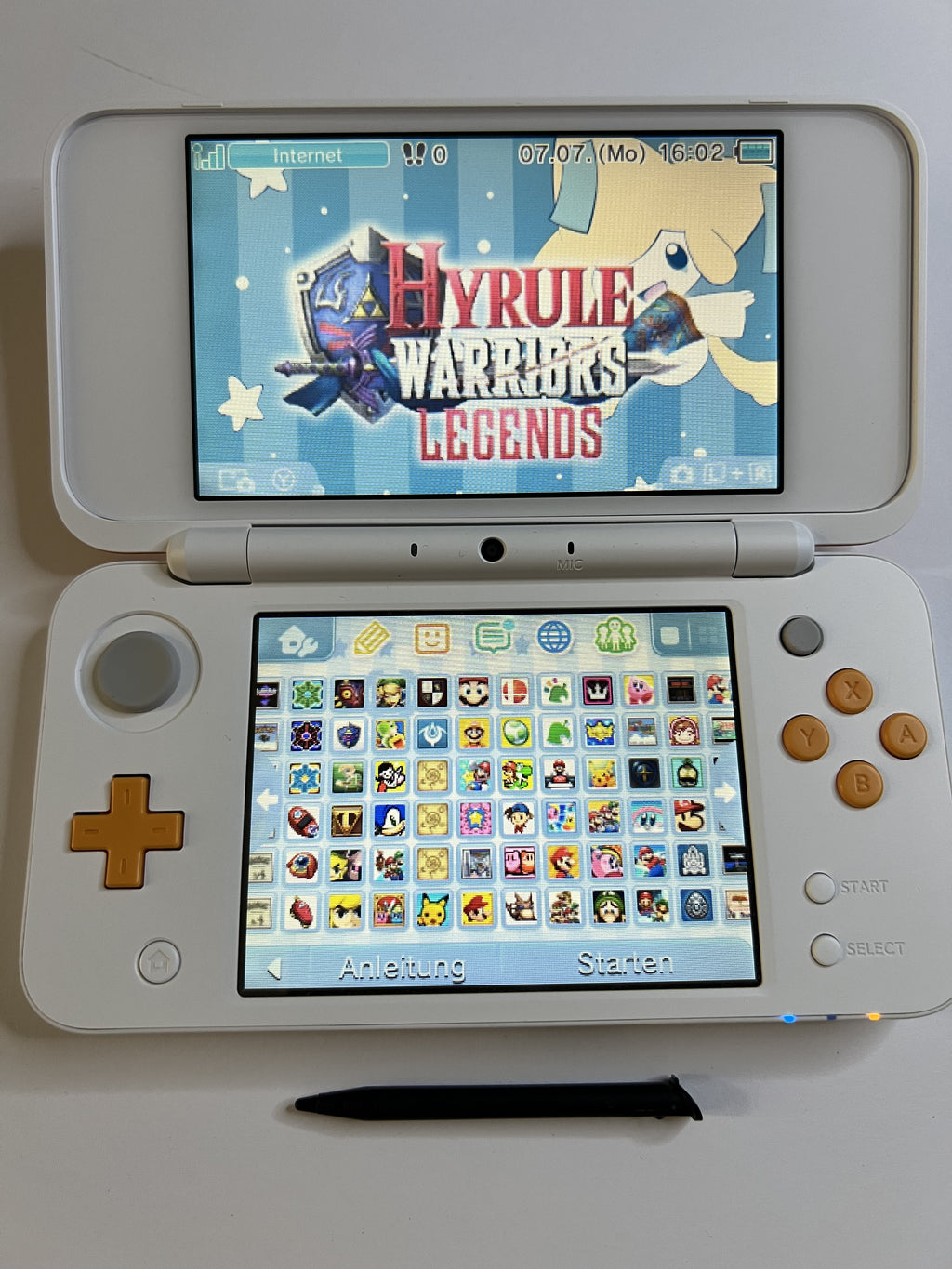 Nintendo New 2DS XL Konsole in weiß orange in OVP mit 128GB, Pokemon Bank, Poke Mover & vielen Extras