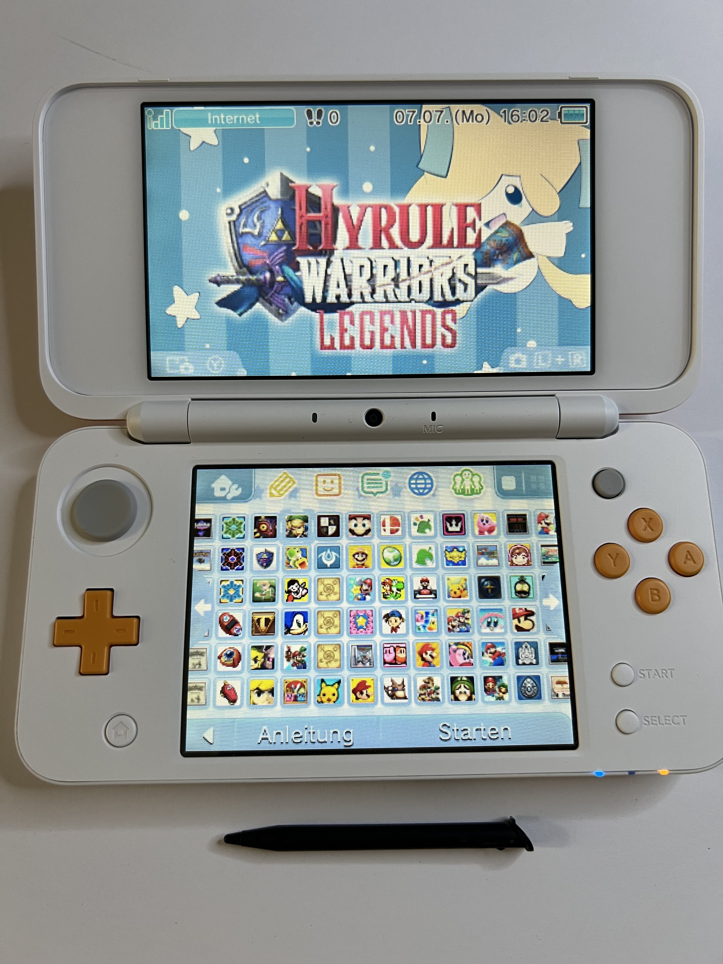 Nintendo New 2DS XL Konsole in weiß orange in OVP mit 128GB, Pokemon Bank, Poke Mover & vielen Extras