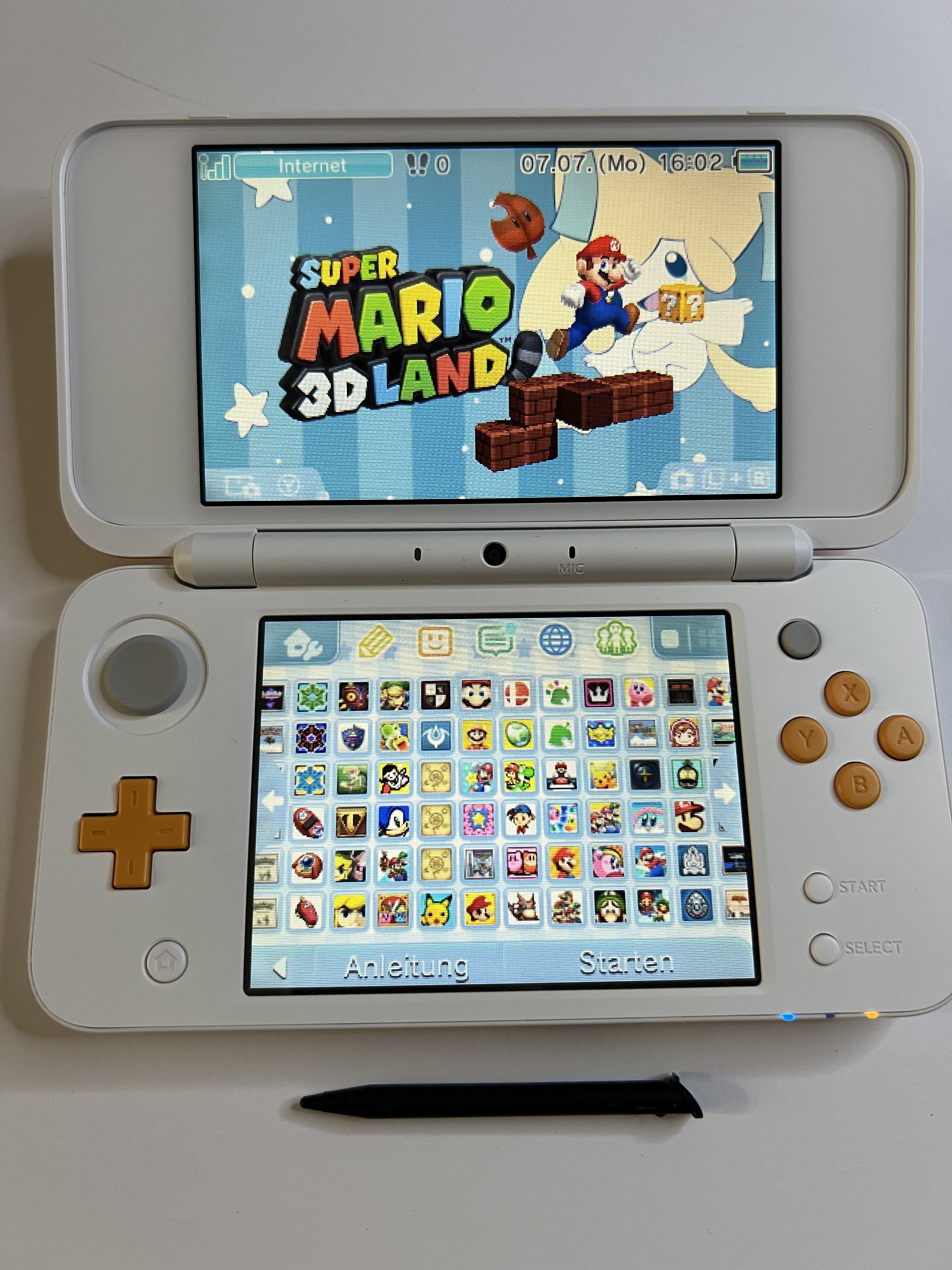 Nintendo New 2DS XL Konsole in weiß orange in OVP mit 128GB, Pokemon Bank, Poke Mover & vielen Extras