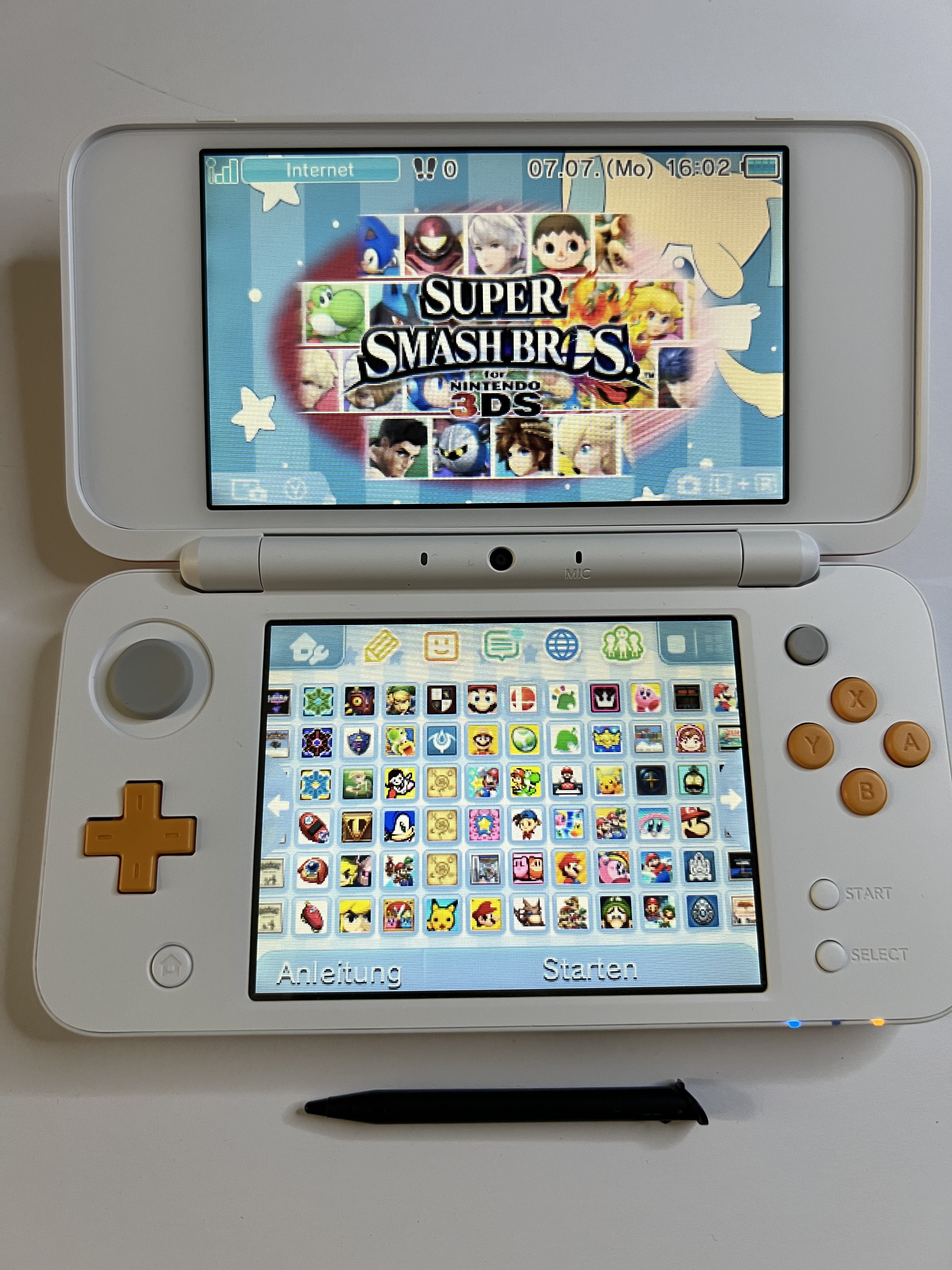 Nintendo New 2DS XL Konsole in weiß orange in OVP mit 128GB, Pokemon Bank, Poke Mover & vielen Extras