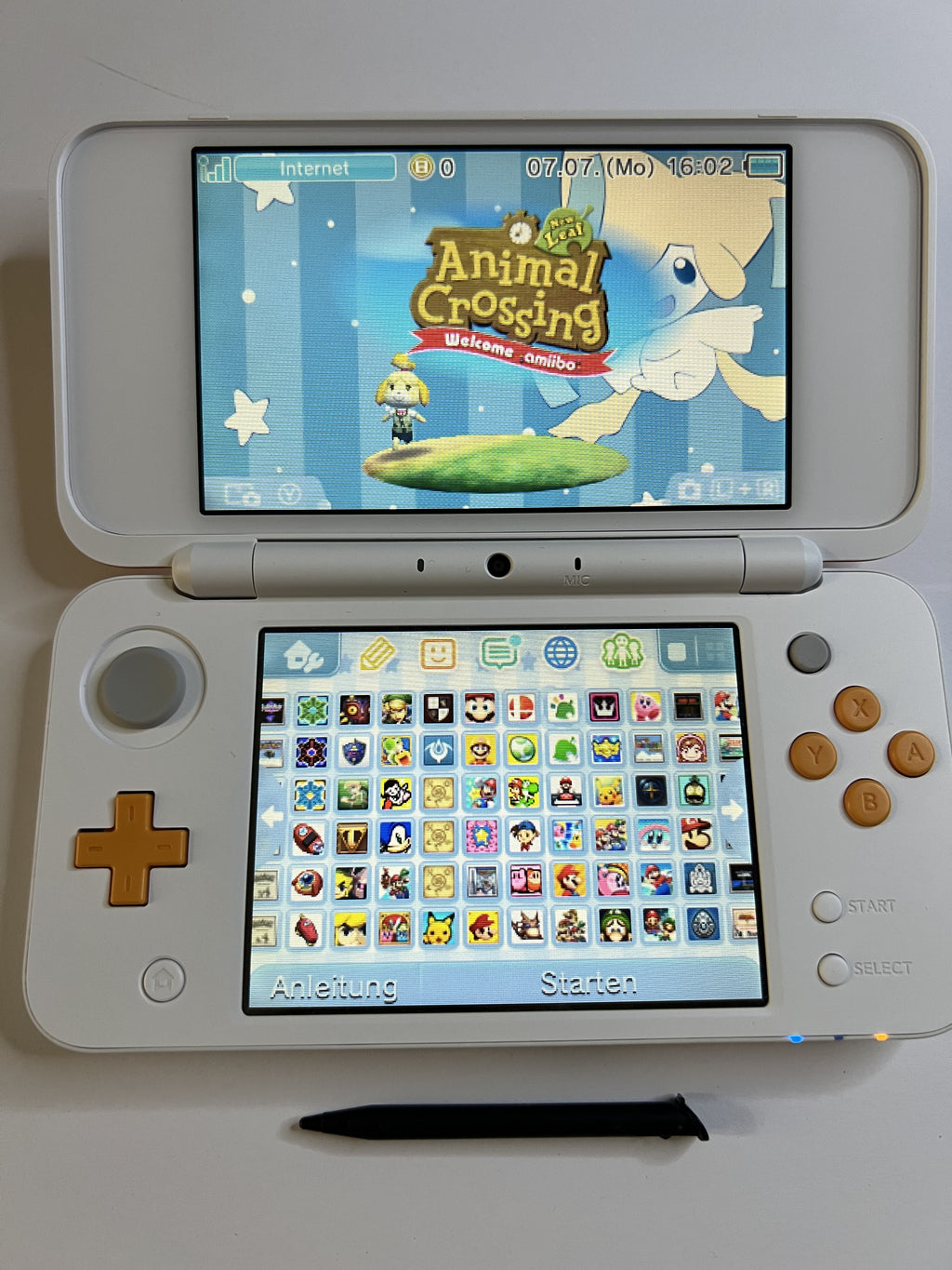Nintendo New 2DS XL Konsole in weiß orange in OVP mit 128GB, Pokemon Bank, Poke Mover & vielen Extras