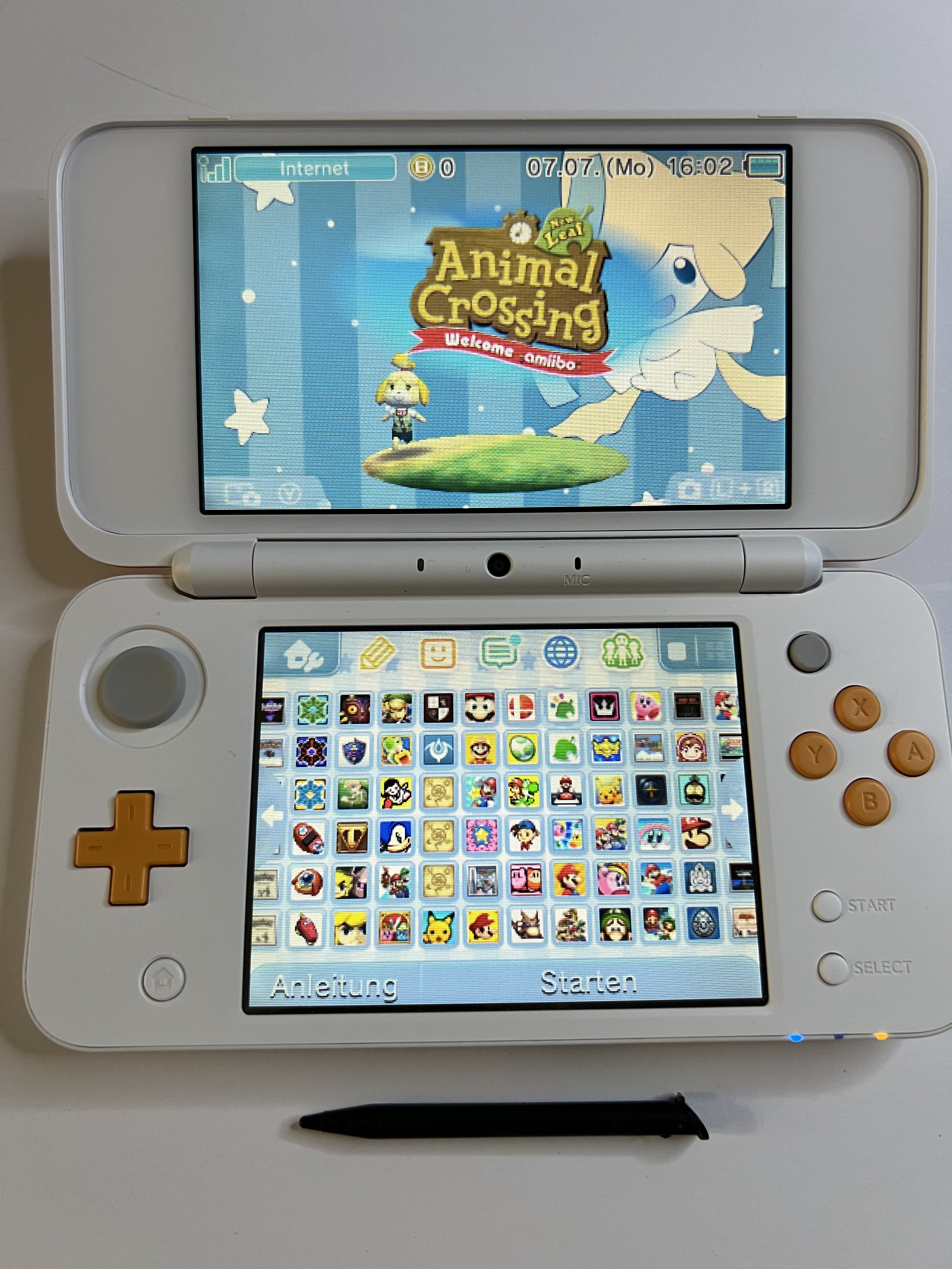 Nintendo New 2DS XL Konsole in weiß orange in OVP mit 128GB, Pokemon Bank, Poke Mover & vielen Extras