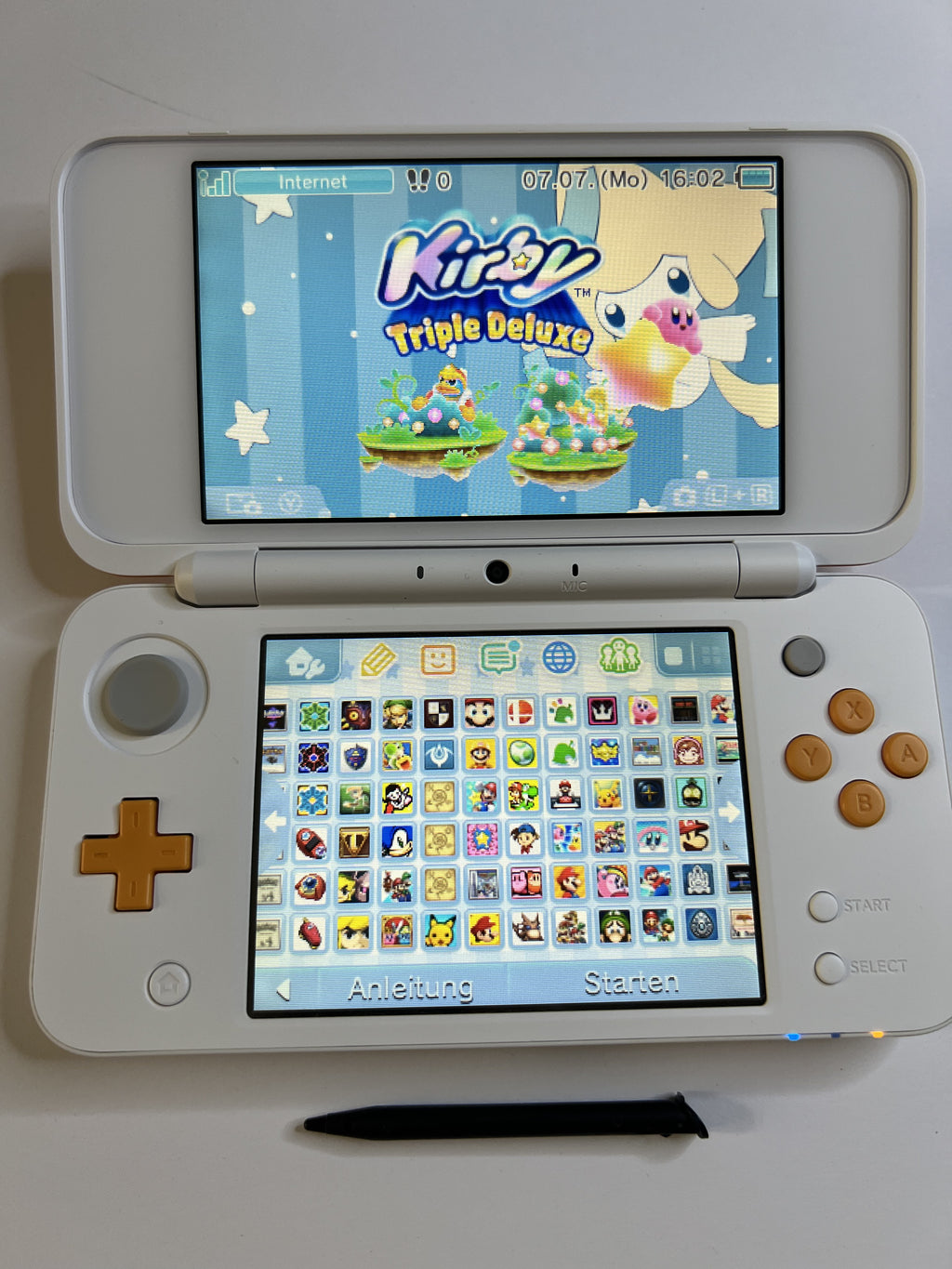Nintendo New 2DS XL Konsole in weiß orange in OVP mit 128GB, Pokemon Bank, Poke Mover & vielen Extras
