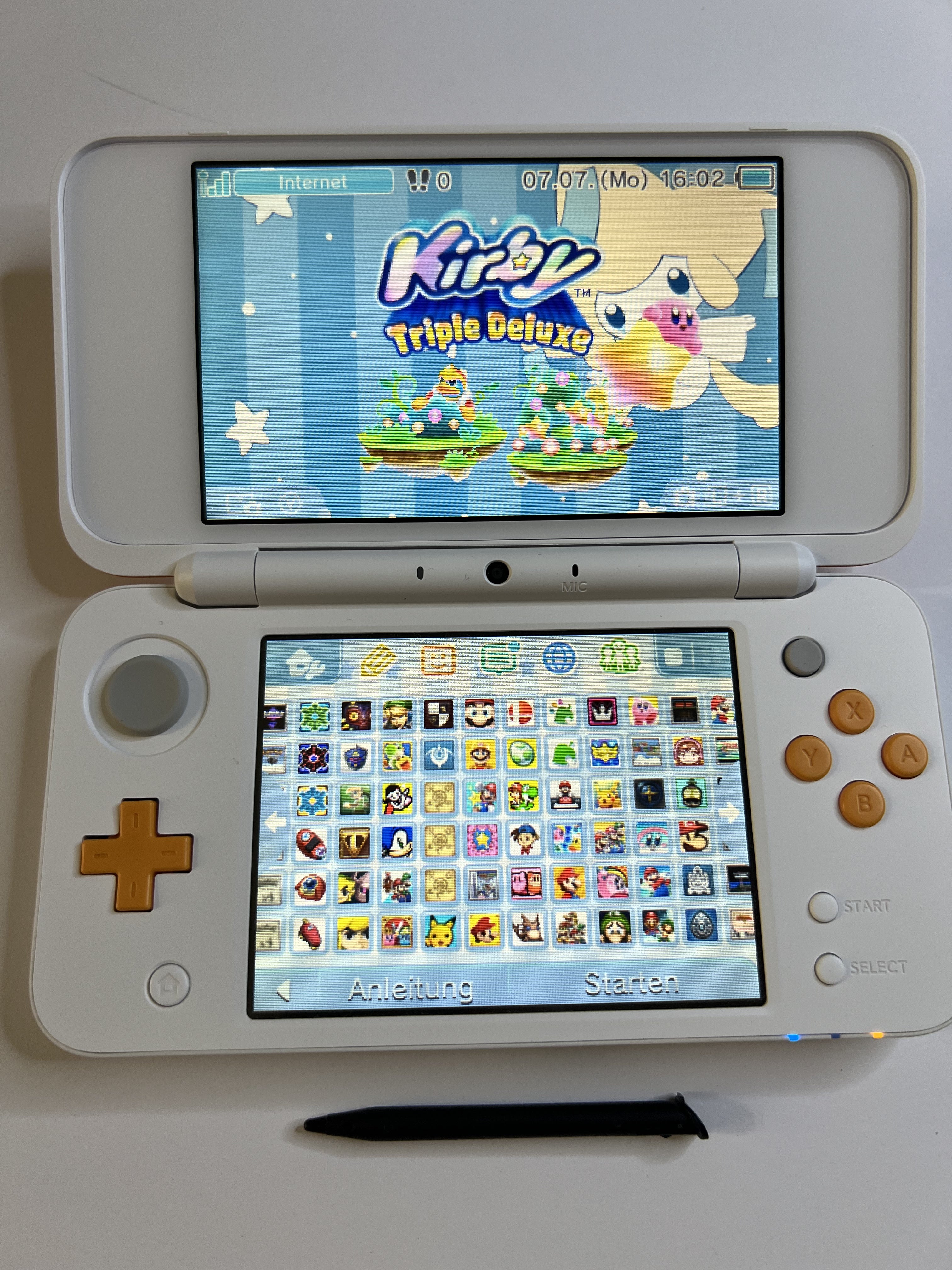 Nintendo New 2DS XL Konsole in weiß orange in OVP mit 128GB, Pokemon Bank, Poke Mover & vielen Extras