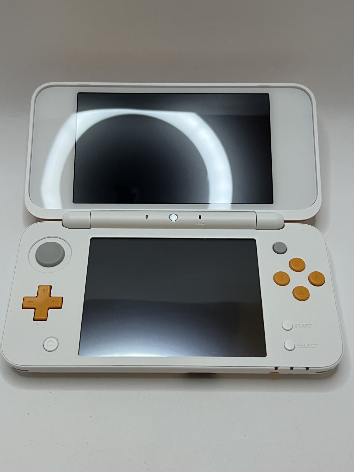Nintendo New 2DS XL Konsole in weiß orange mit 128GB, Pokemon Bank, Poke Mover & vielen Extras
