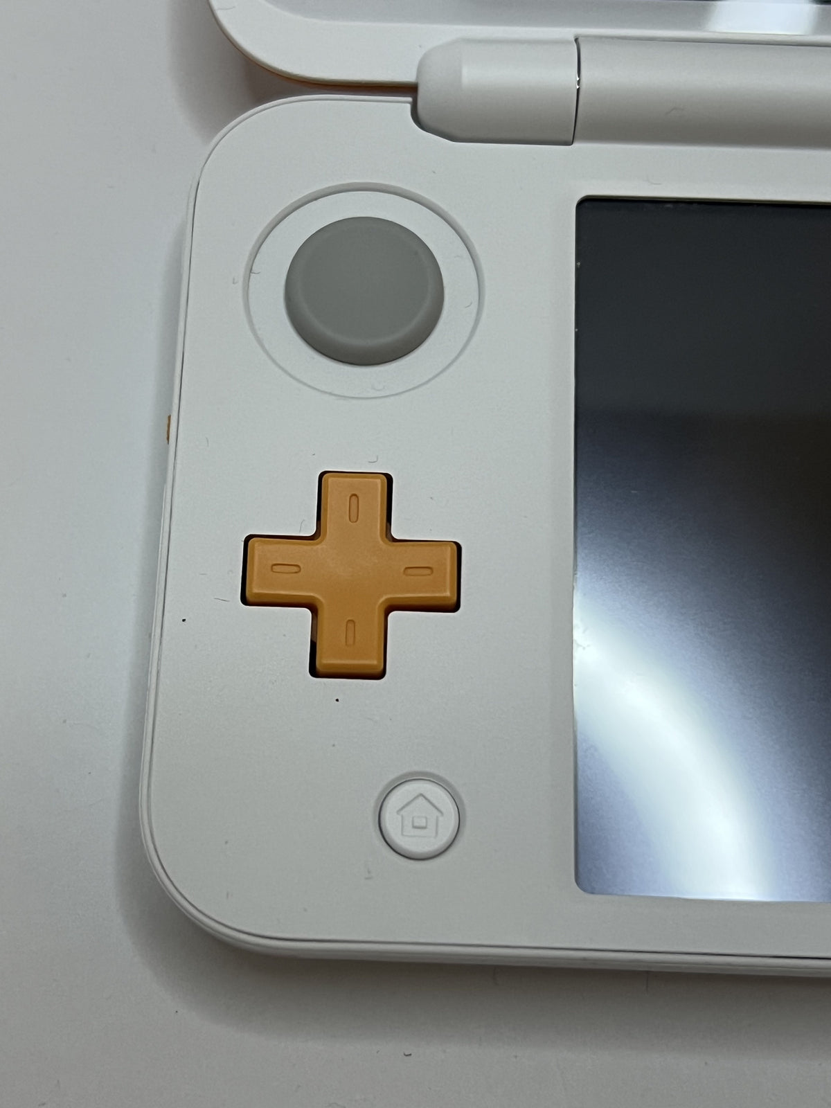 Nintendo New 2DS XL Konsole in weiß orange mit 128GB, Pokemon Bank, Poke Mover & vielen Extras