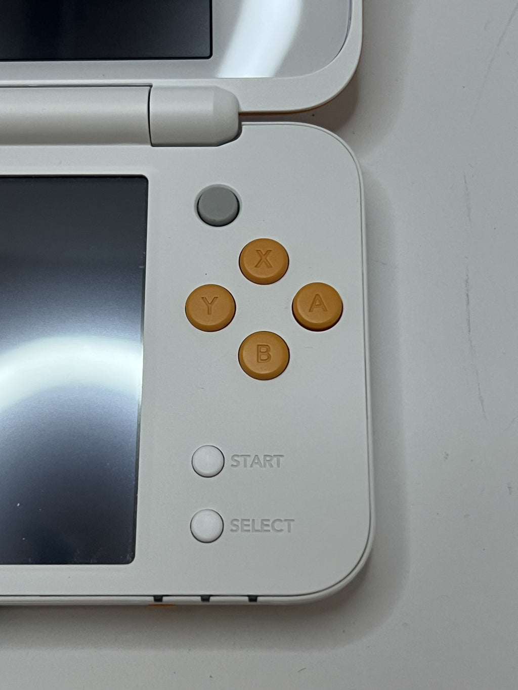 Nintendo New 2DS XL Konsole in weiß orange mit 128GB, Pokemon Bank, Poke Mover & vielen Extras