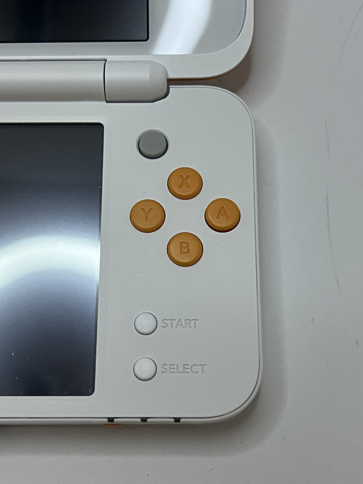 Nintendo New 2DS XL Konsole in weiß orange mit 128GB, Pokemon Bank, Poke Mover & vielen Extras