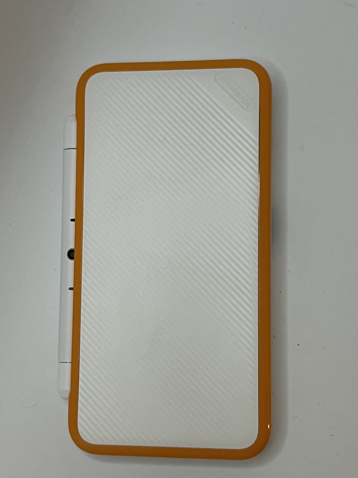 Nintendo New 2DS XL Konsole in weiß orange mit 128GB, Pokemon Bank, Poke Mover & vielen Extras
