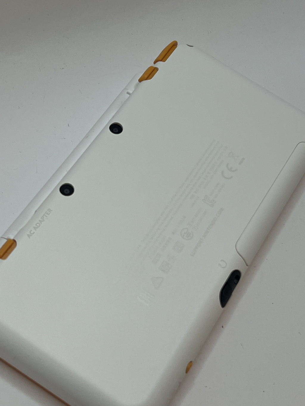 Nintendo New 2DS XL Konsole in weiß orange mit 128GB, Pokemon Bank, Poke Mover & vielen Extras