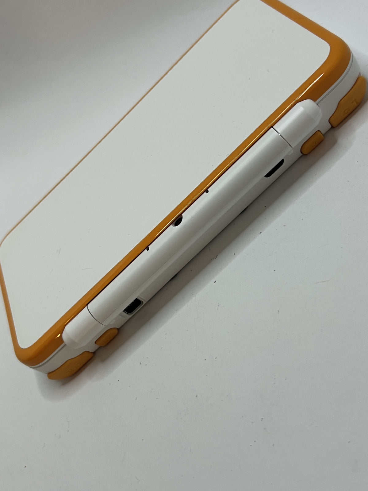 Nintendo New 2DS XL Konsole in weiß orange mit 128GB, Pokemon Bank, Poke Mover & vielen Extras