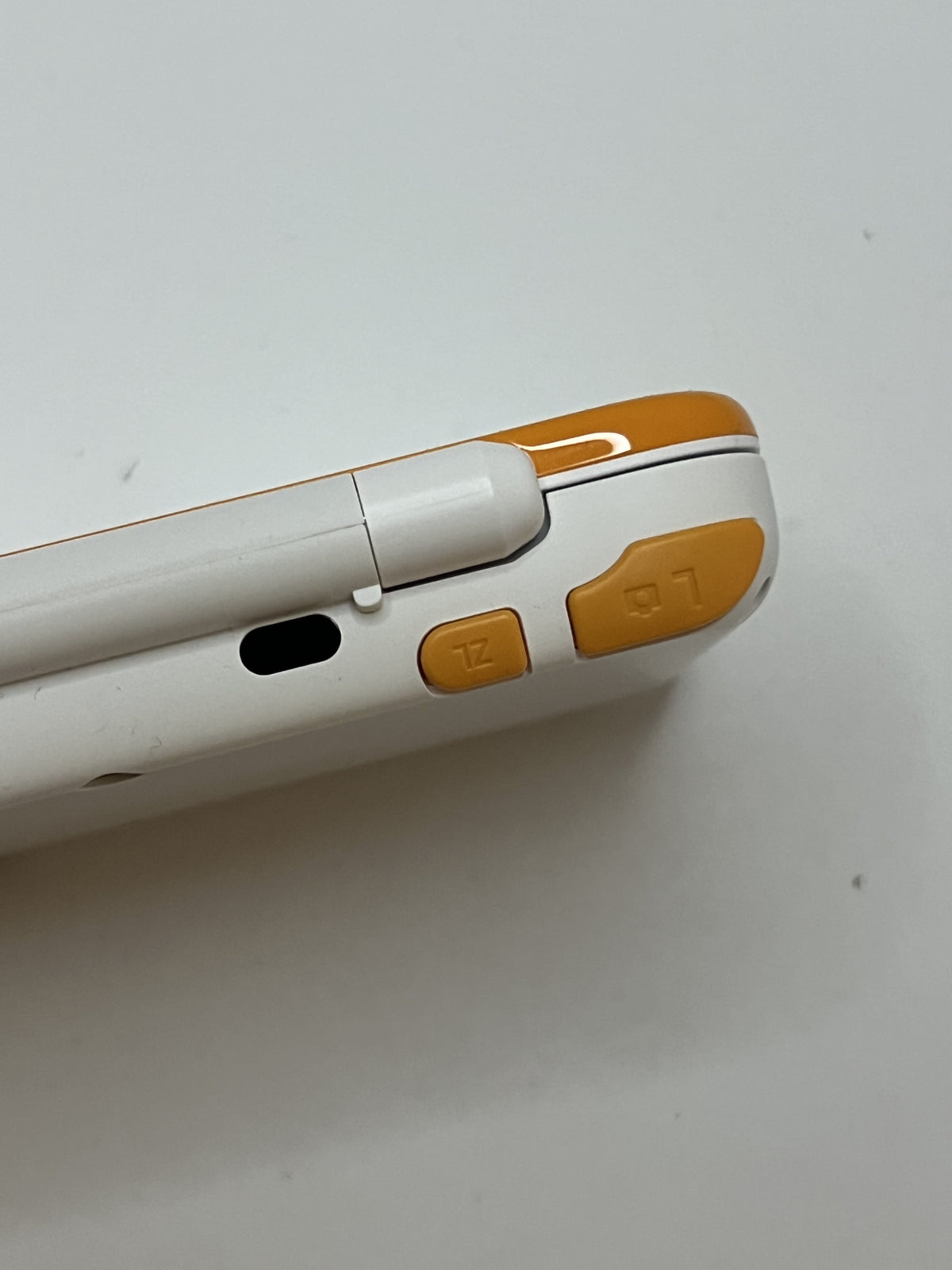 Nintendo New 2DS XL Konsole in weiß orange mit 128GB, Pokemon Bank, Poke Mover & vielen Extras