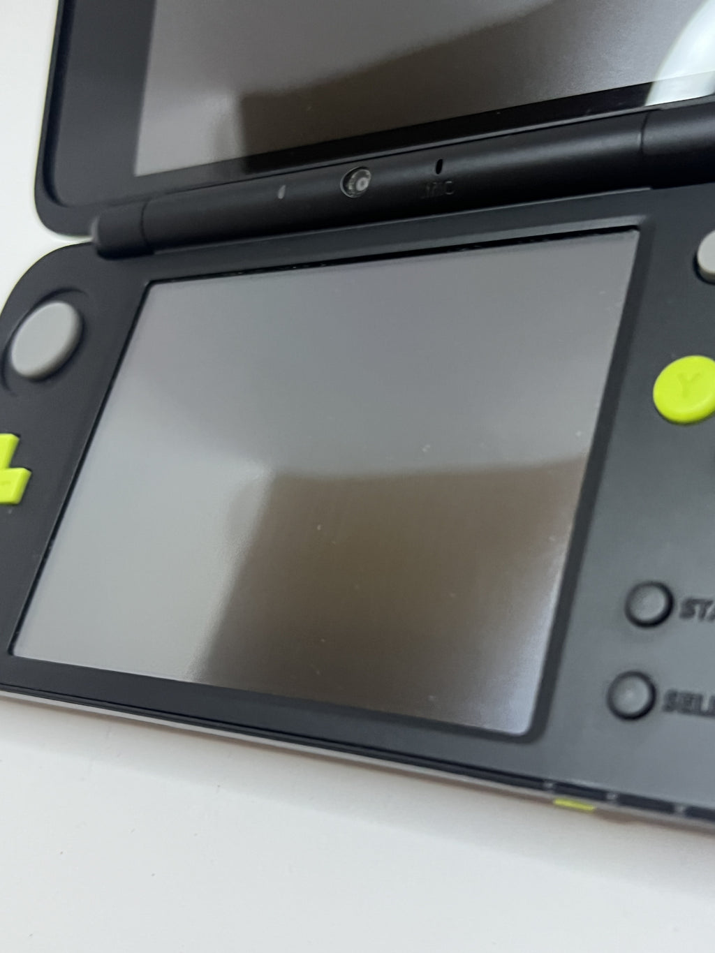 Nintendo New 2DS XL Konsole in schwarz neon grün mit 128GB, Pokemon Bank, Poke Mover & vielen Extras