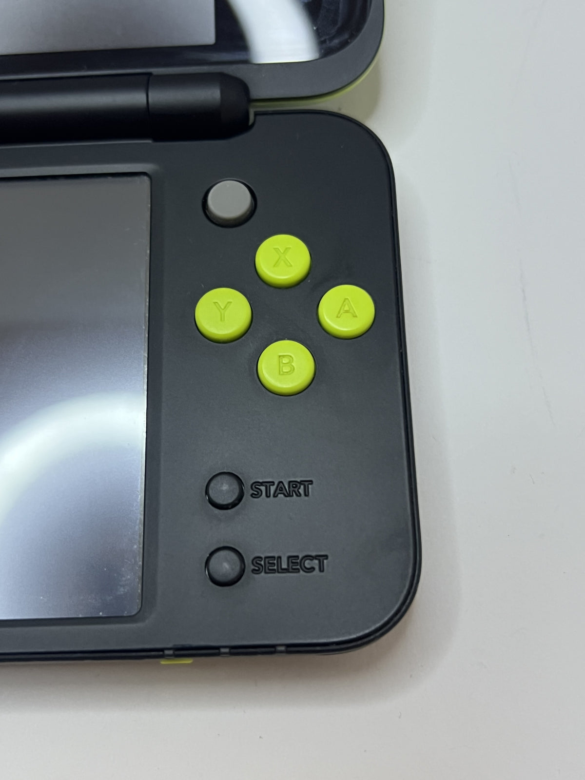 Nintendo New 2DS XL Konsole in schwarz neon grün mit 128GB, Pokemon Bank, Poke Mover & vielen Extras