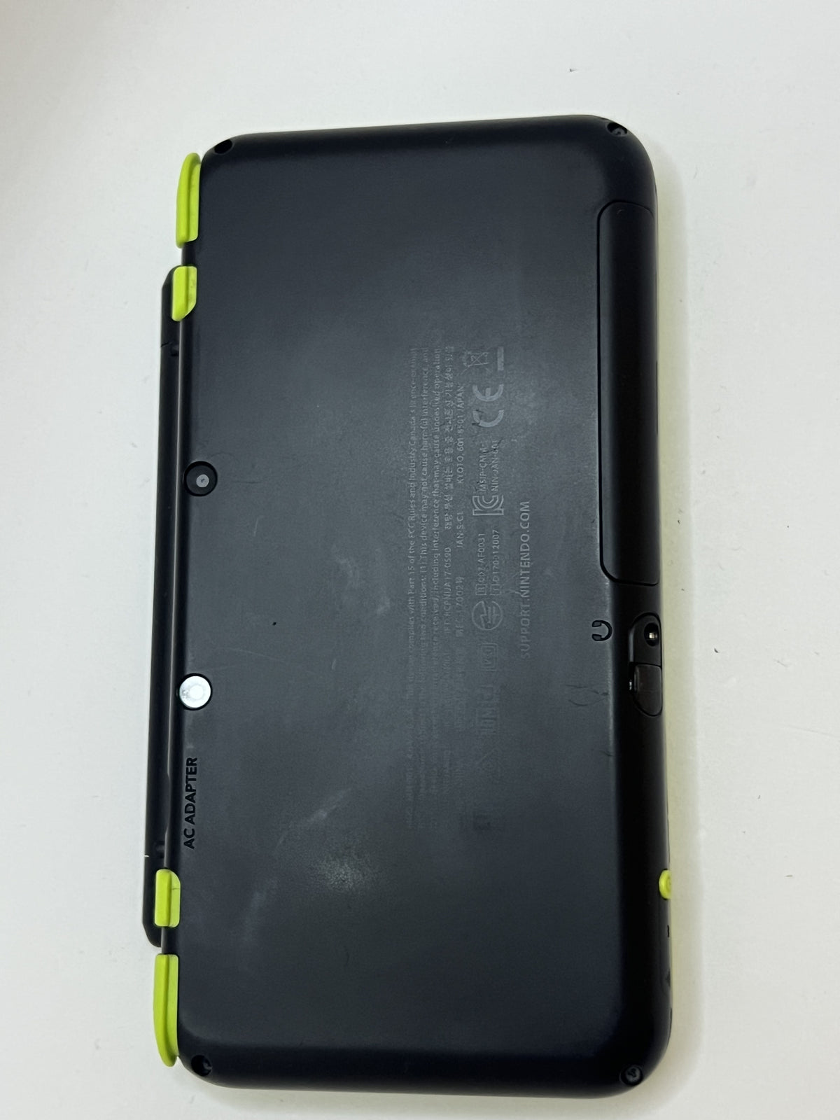 Nintendo New 2DS XL Konsole in schwarz neon grün mit 128GB, Pokemon Bank, Poke Mover & vielen Extras