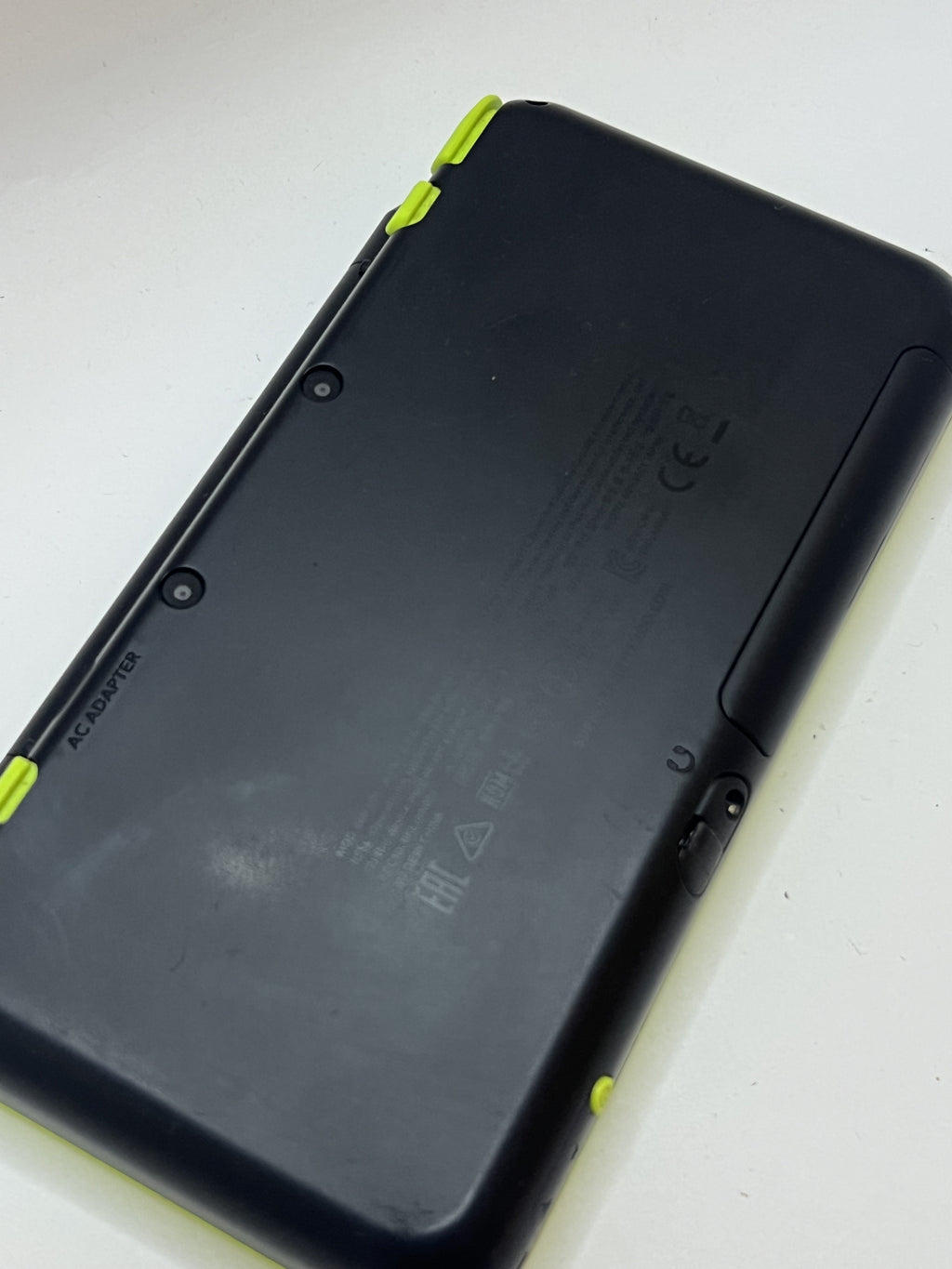 Nintendo New 2DS XL Konsole in schwarz neon grün mit 128GB, Pokemon Bank, Poke Mover & vielen Extras