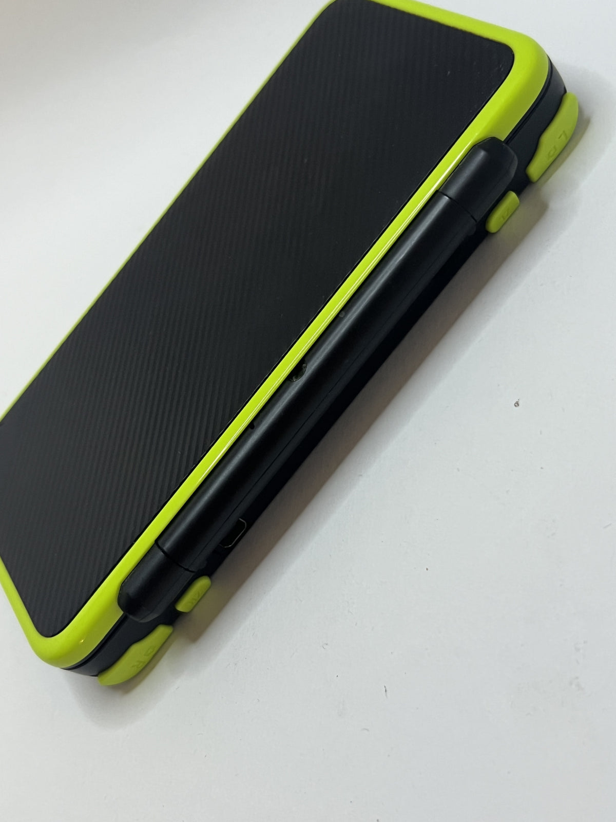 Nintendo New 2DS XL Konsole in schwarz neon grün mit 128GB, Pokemon Bank, Poke Mover & vielen Extras