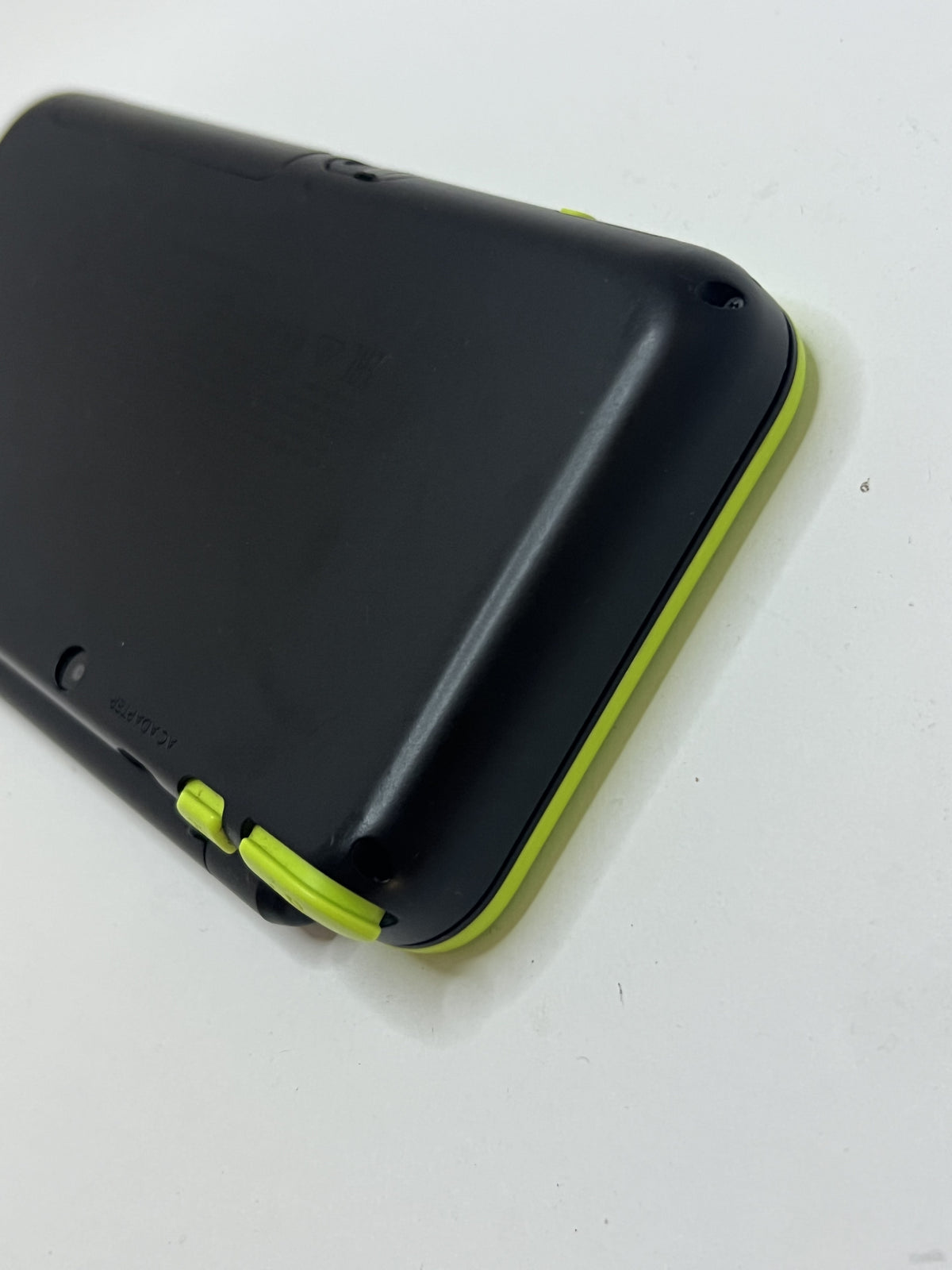 Nintendo New 2DS XL Konsole in schwarz neon grün mit 128GB, Pokemon Bank, Poke Mover & vielen Extras