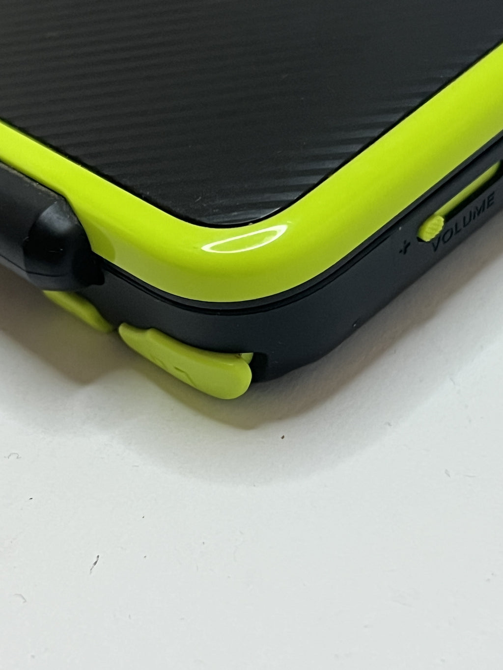 Nintendo New 2DS XL Konsole in schwarz neon grün mit 128GB, Pokemon Bank, Poke Mover & vielen Extras