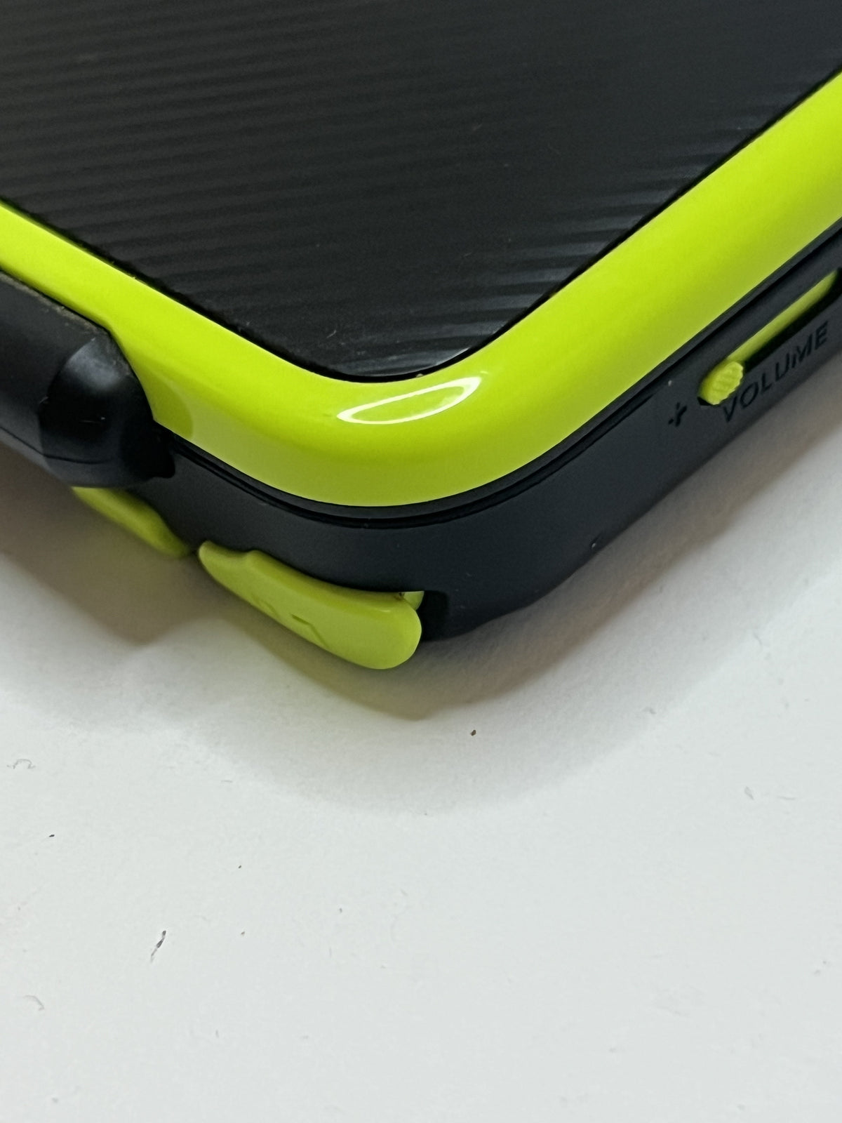 Nintendo New 2DS XL Konsole in schwarz neon grün mit 128GB, Pokemon Bank, Poke Mover & vielen Extras