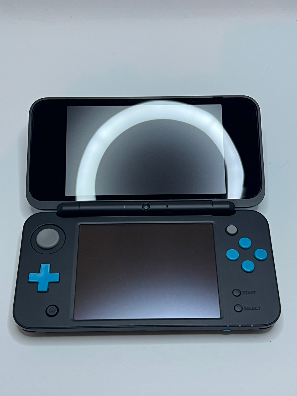 Nintendo New 2DS XL Konsole in neon blau mit 128GB, Pokemon Bank, Poke Mover & vielen Extras