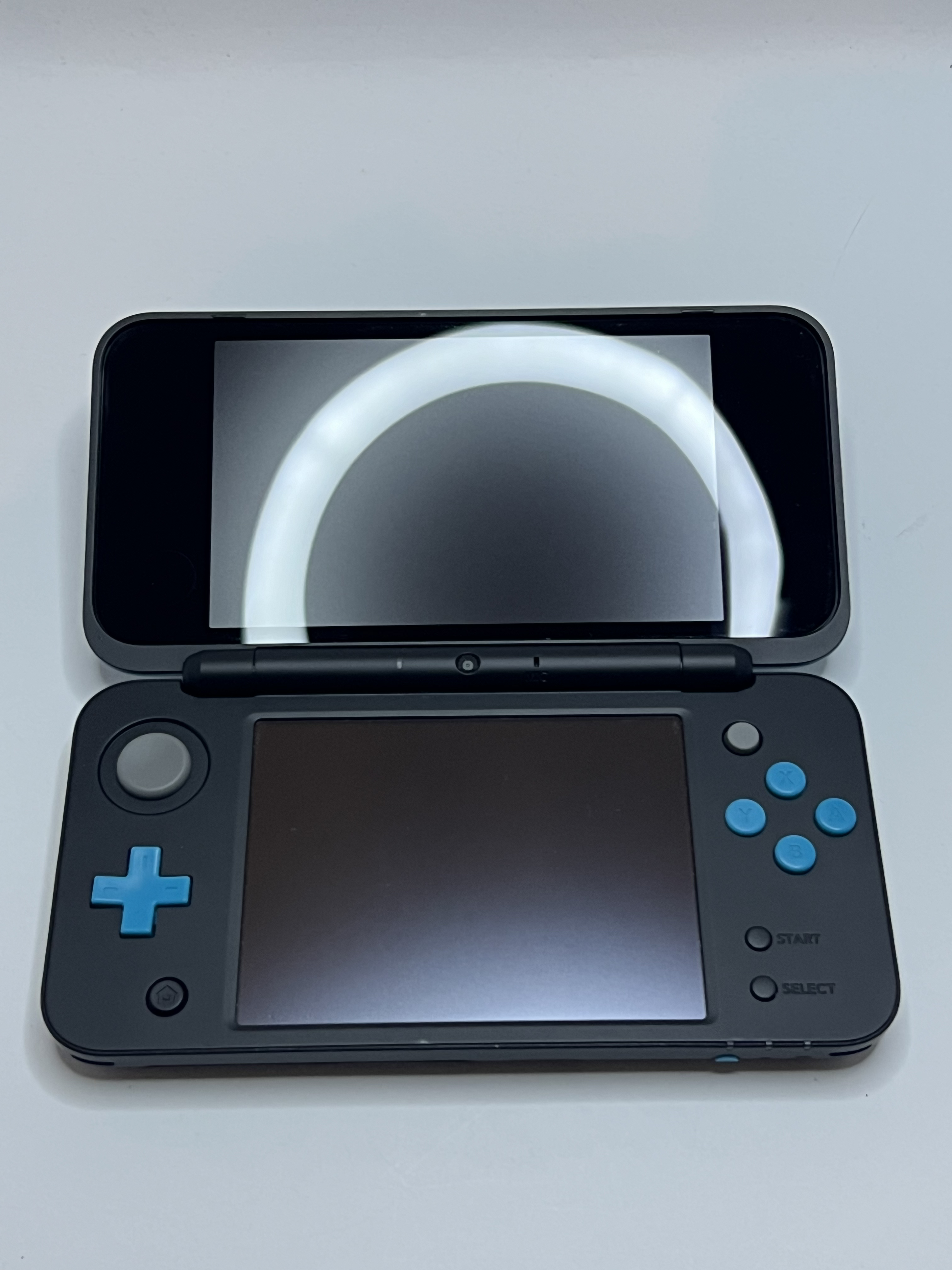 Nintendo New 2DS XL Konsole in neon blau mit 128GB, Pokemon Bank, Poke Mover & vielen Extras