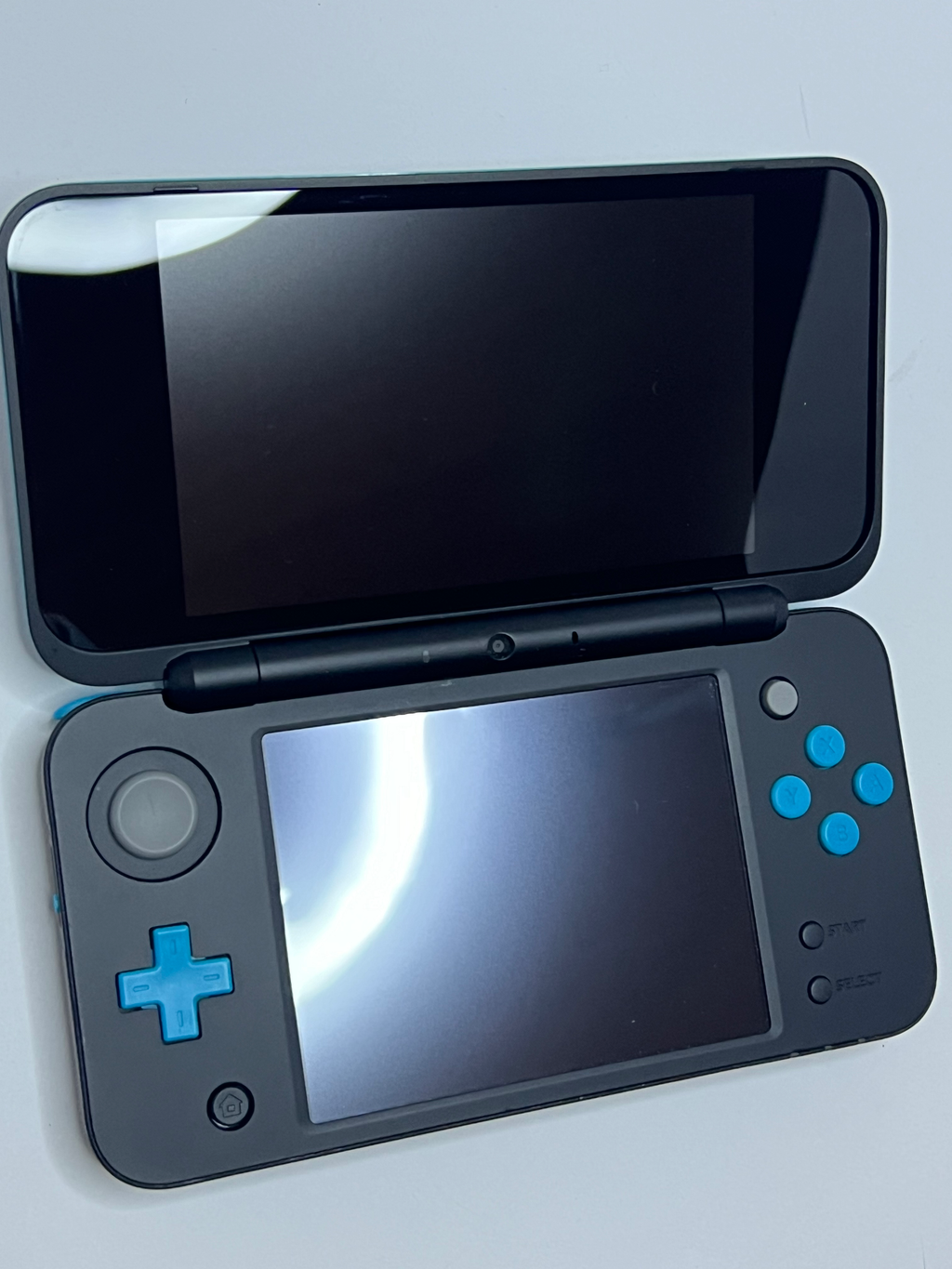 Nintendo New 2DS XL Konsole in neon blau mit 128GB, Pokemon Bank, Poke Mover & vielen Extras