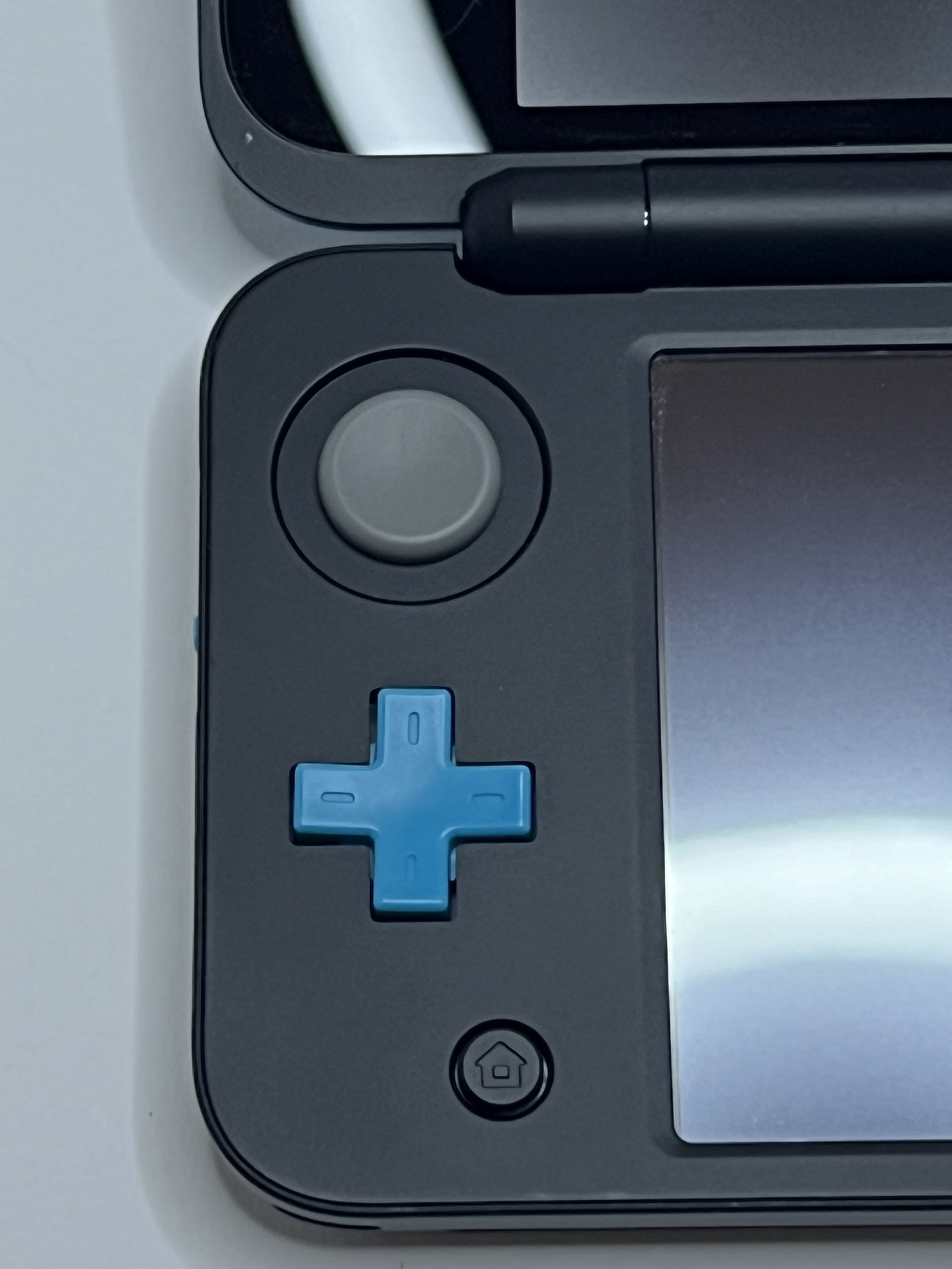 Nintendo New 2DS XL Konsole in neon blau mit 128GB, Pokemon Bank, Poke Mover & vielen Extras