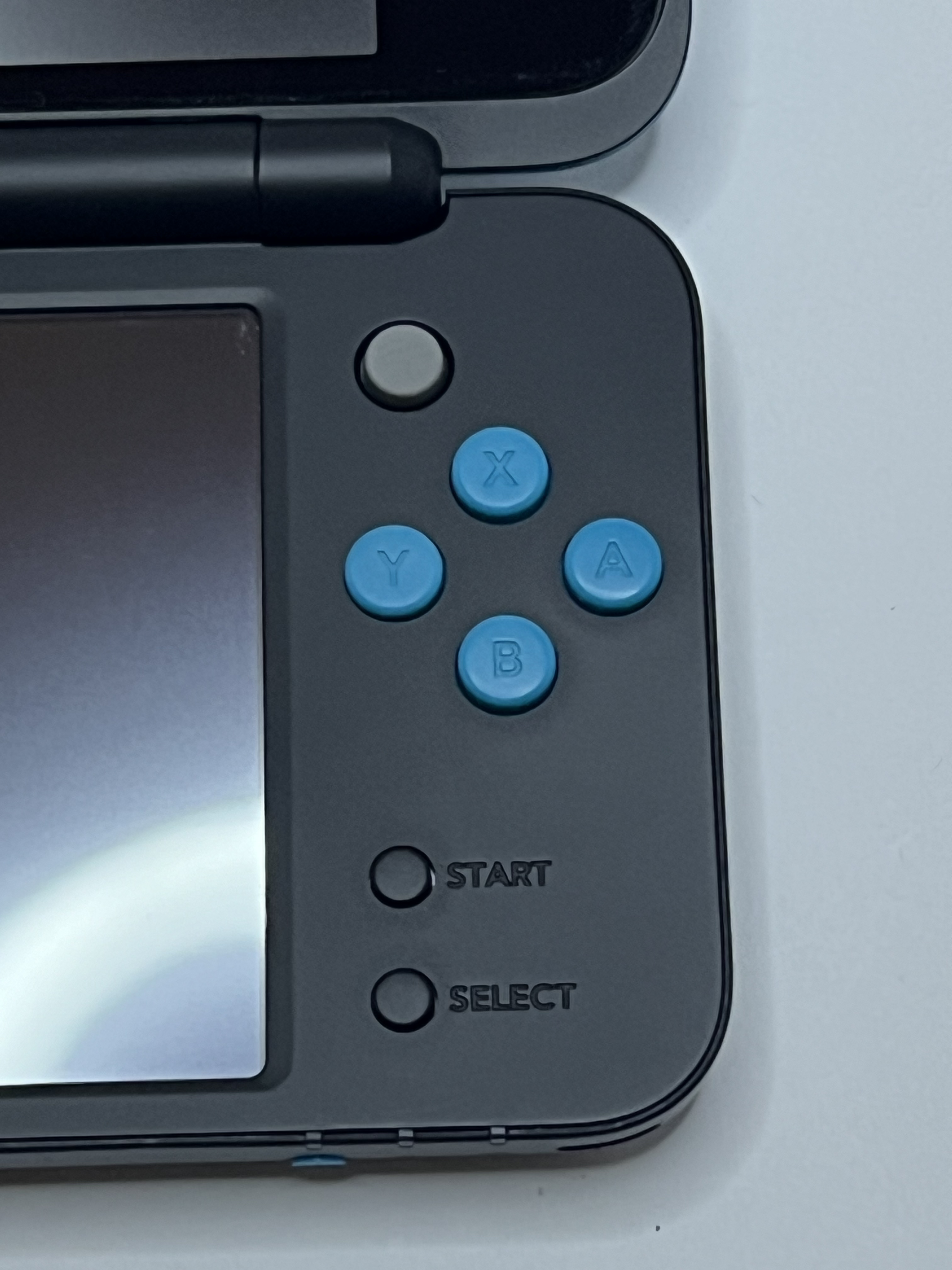Nintendo New 2DS XL Konsole in neon blau mit 128GB, Pokemon Bank, Poke Mover & vielen Extras