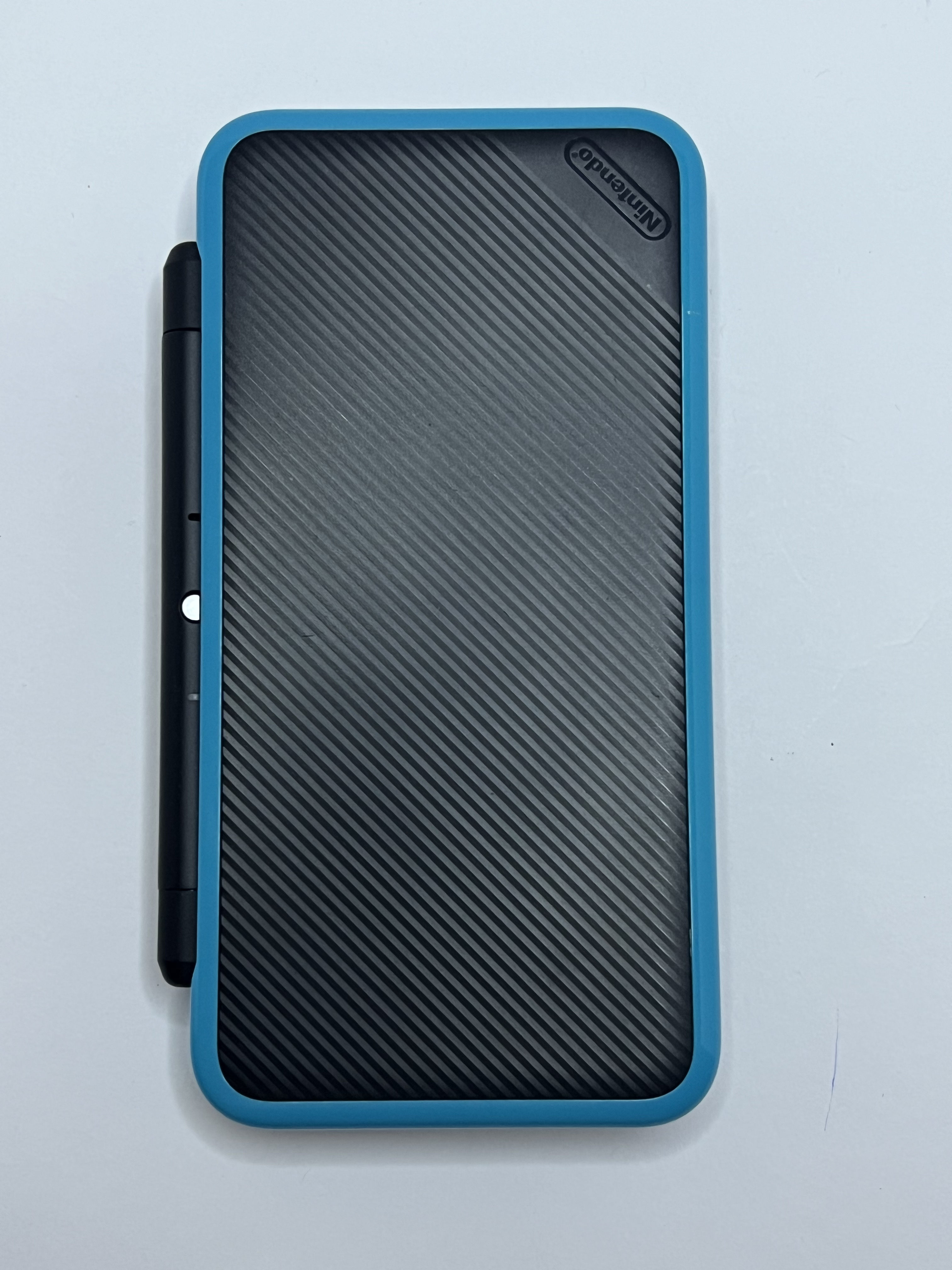 Nintendo New 2DS XL Konsole in neon blau mit 128GB, Pokemon Bank, Poke Mover & vielen Extras
