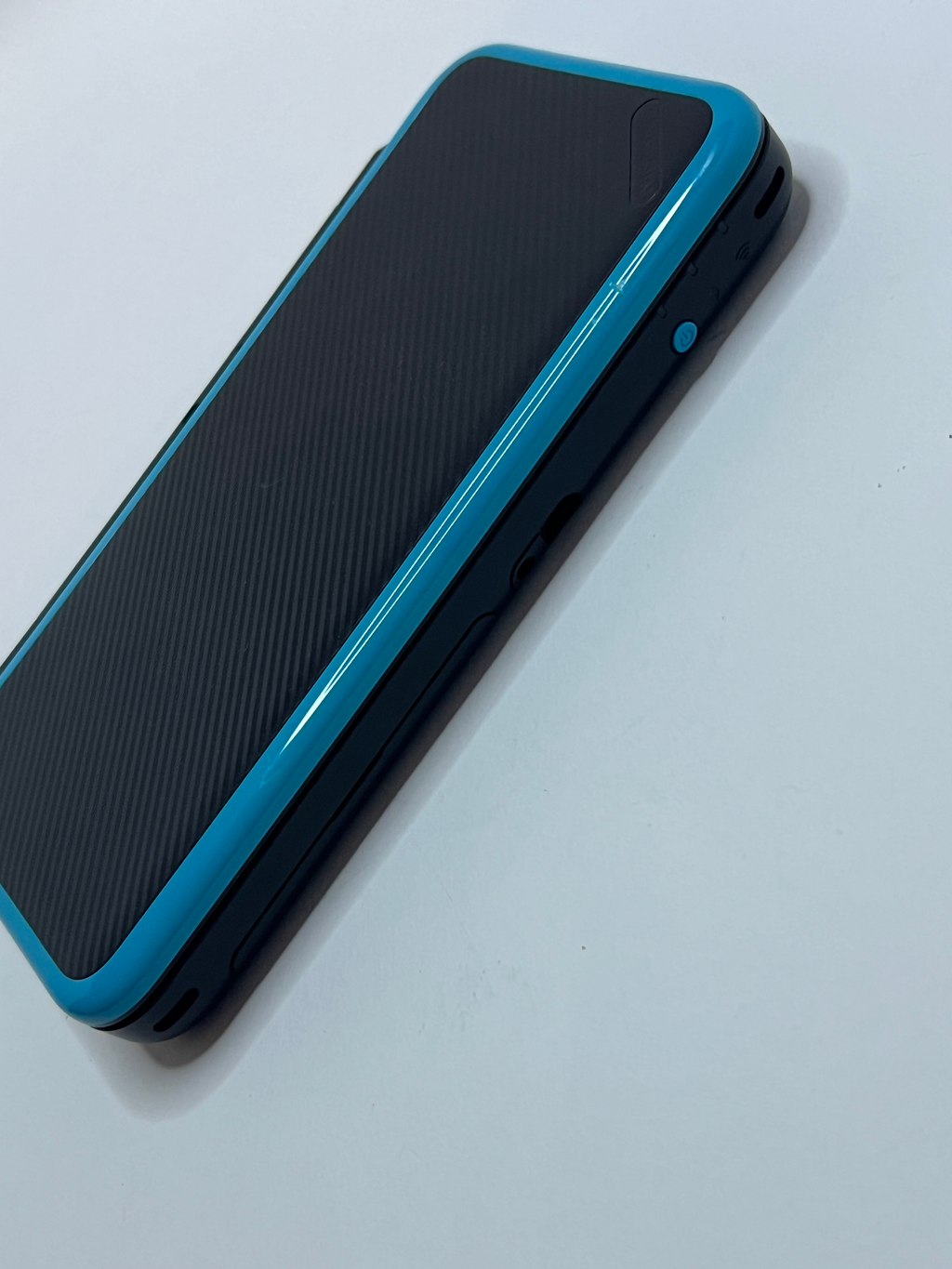 Nintendo New 2DS XL Konsole in neon blau mit 128GB, Pokemon Bank, Poke Mover & vielen Extras
