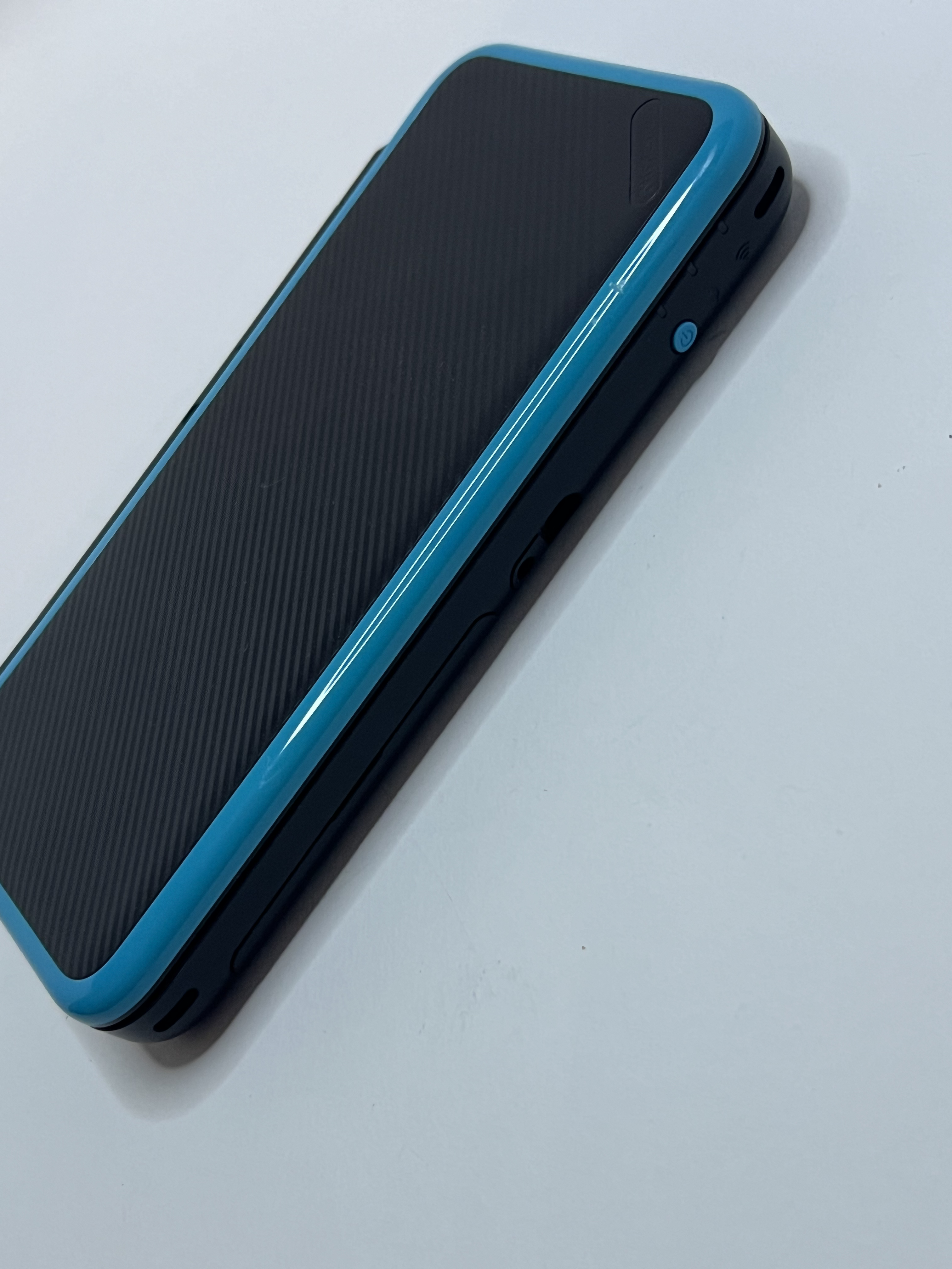 Nintendo New 2DS XL Konsole in neon blau mit 128GB, Pokemon Bank, Poke Mover & vielen Extras