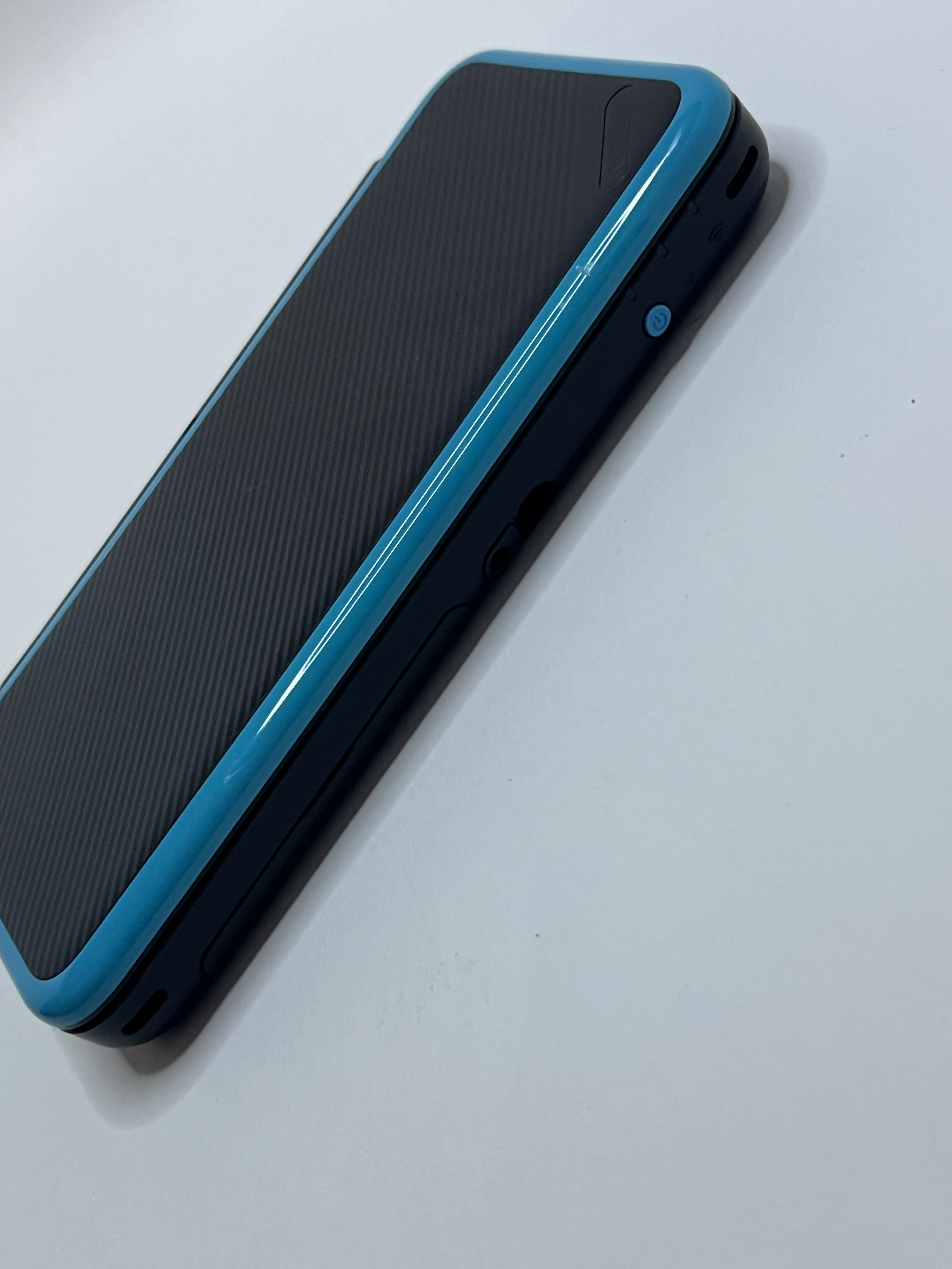 Nintendo New 2DS XL Konsole in neon blau mit 128GB, Pokemon Bank, Poke Mover & vielen Extras