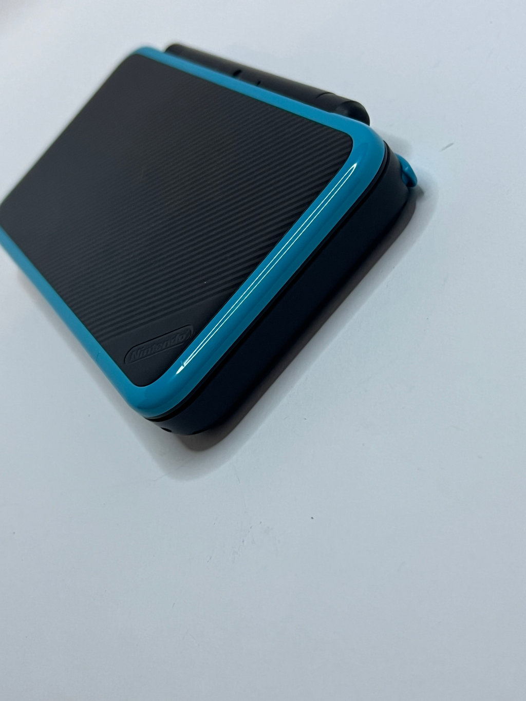 Nintendo New 2DS XL Konsole in neon blau mit 128GB, Pokemon Bank, Poke Mover & vielen Extras