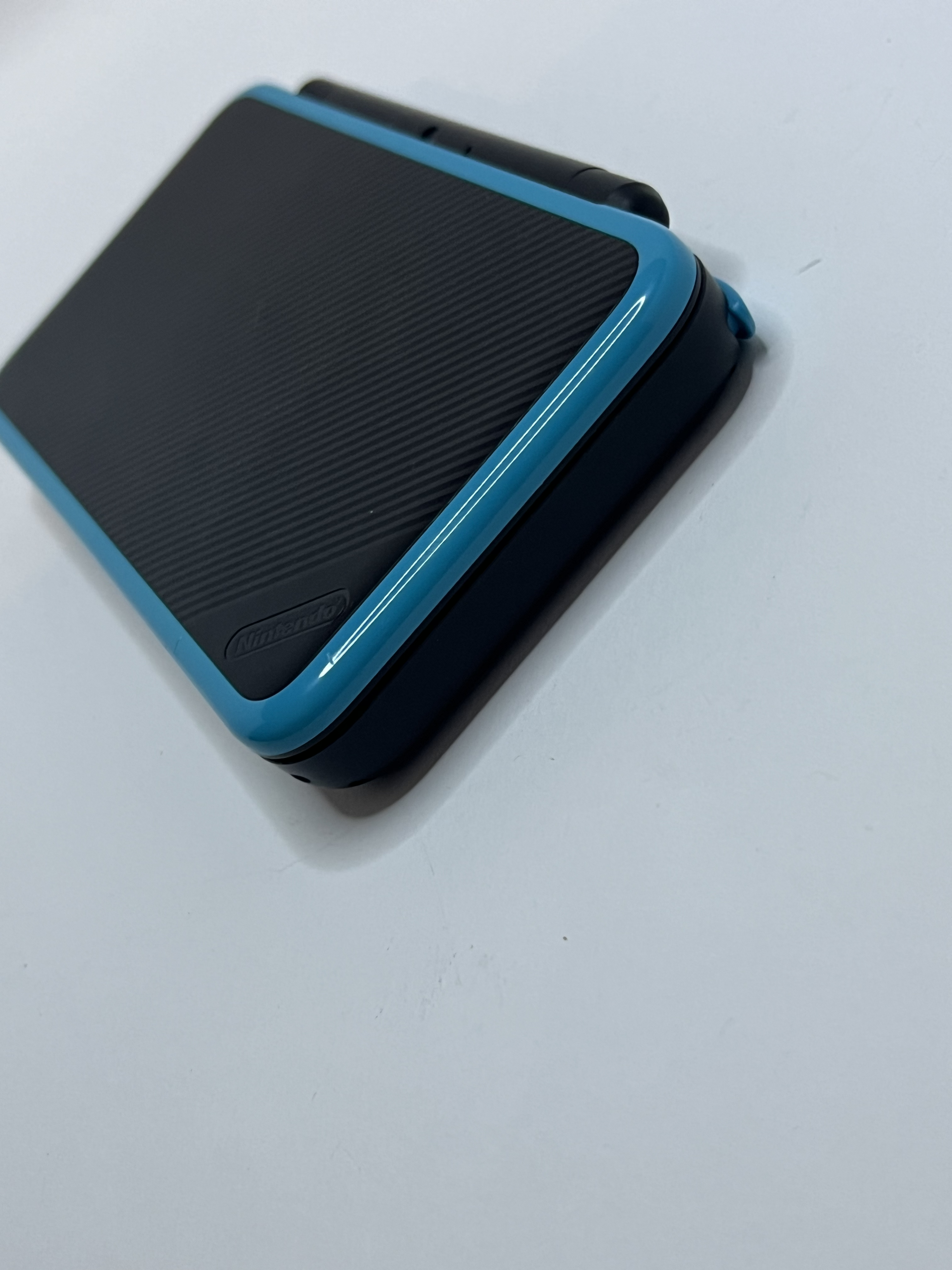 Nintendo New 2DS XL Konsole in neon blau mit 128GB, Pokemon Bank, Poke Mover & vielen Extras