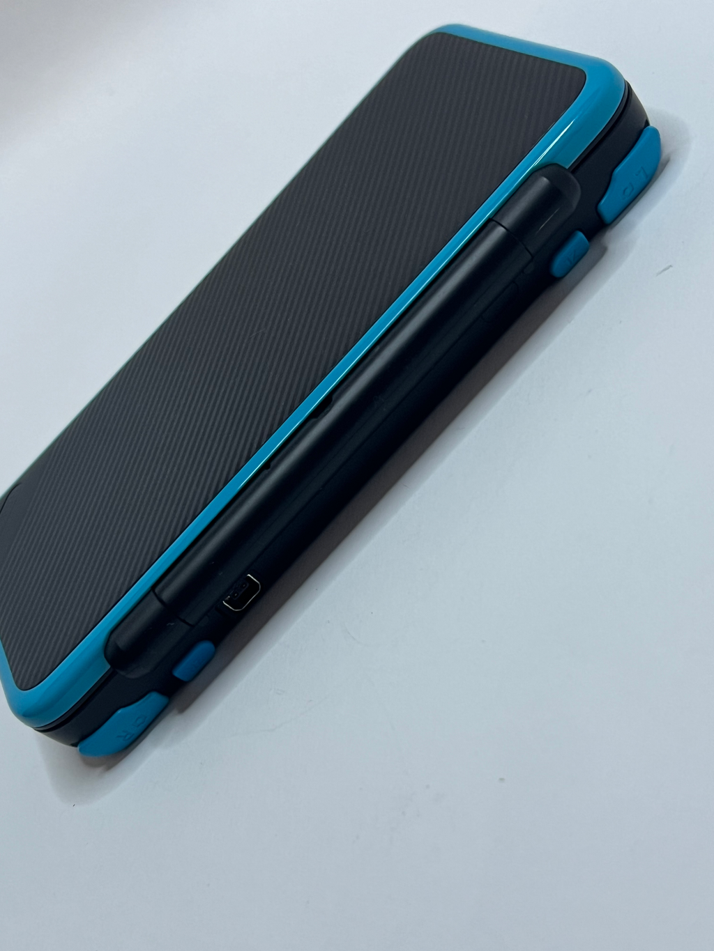 Nintendo New 2DS XL Konsole in neon blau mit 128GB, Pokemon Bank, Poke Mover & vielen Extras