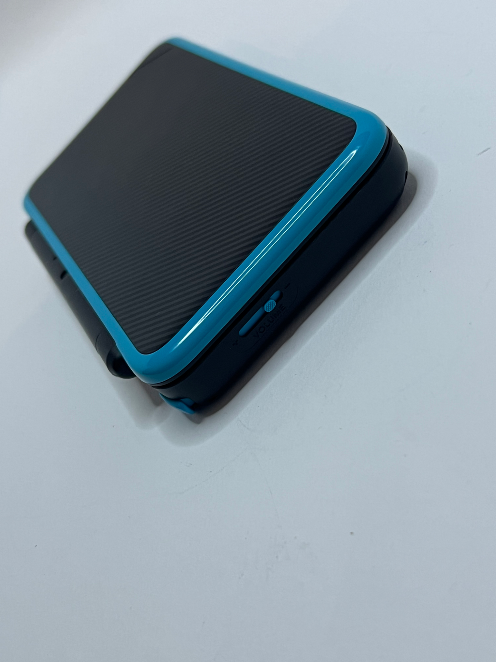 Nintendo New 2DS XL Konsole in neon blau mit 128GB, Pokemon Bank, Poke Mover & vielen Extras