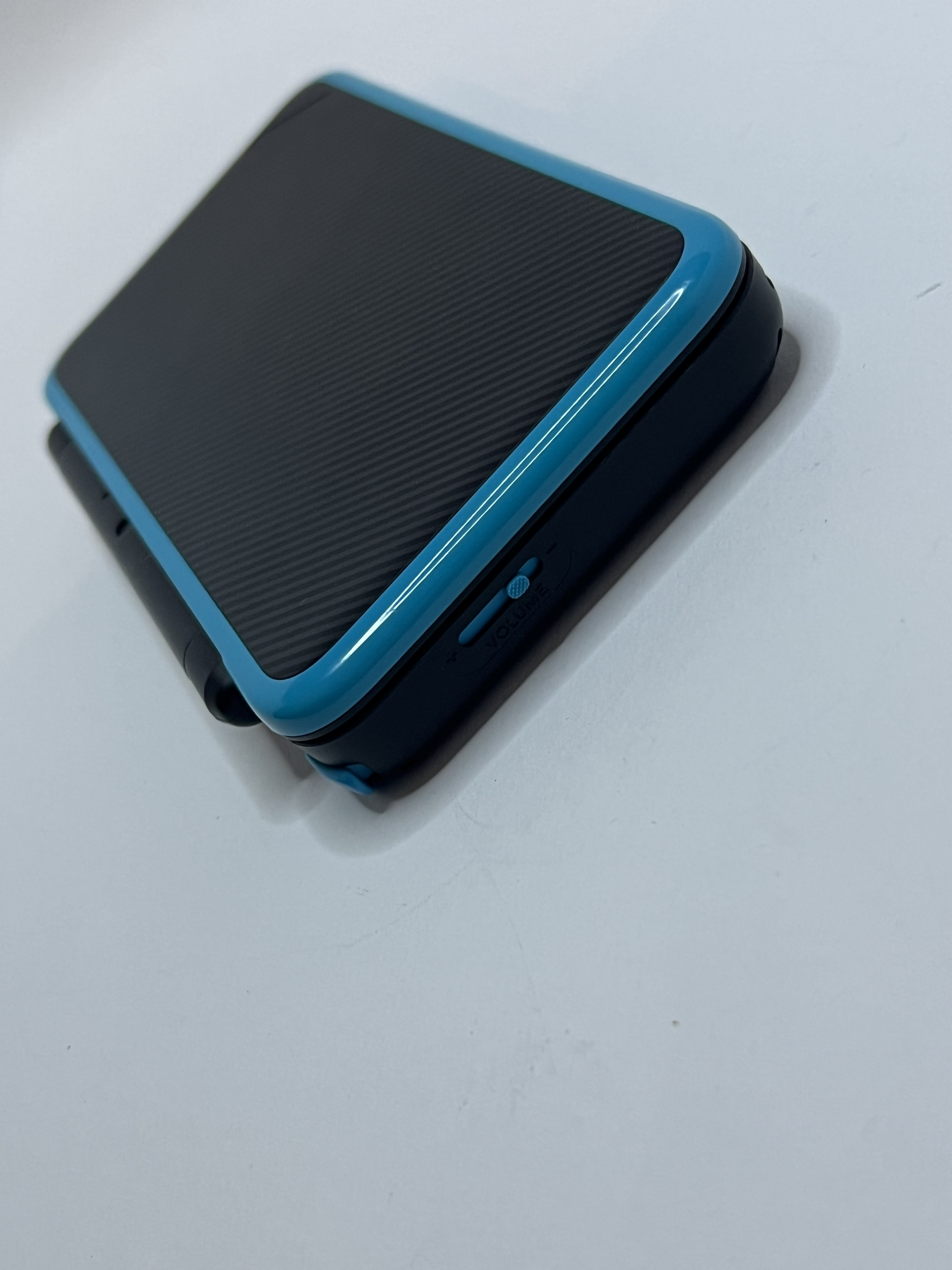 Nintendo New 2DS XL Konsole in neon blau mit 128GB, Pokemon Bank, Poke Mover & vielen Extras