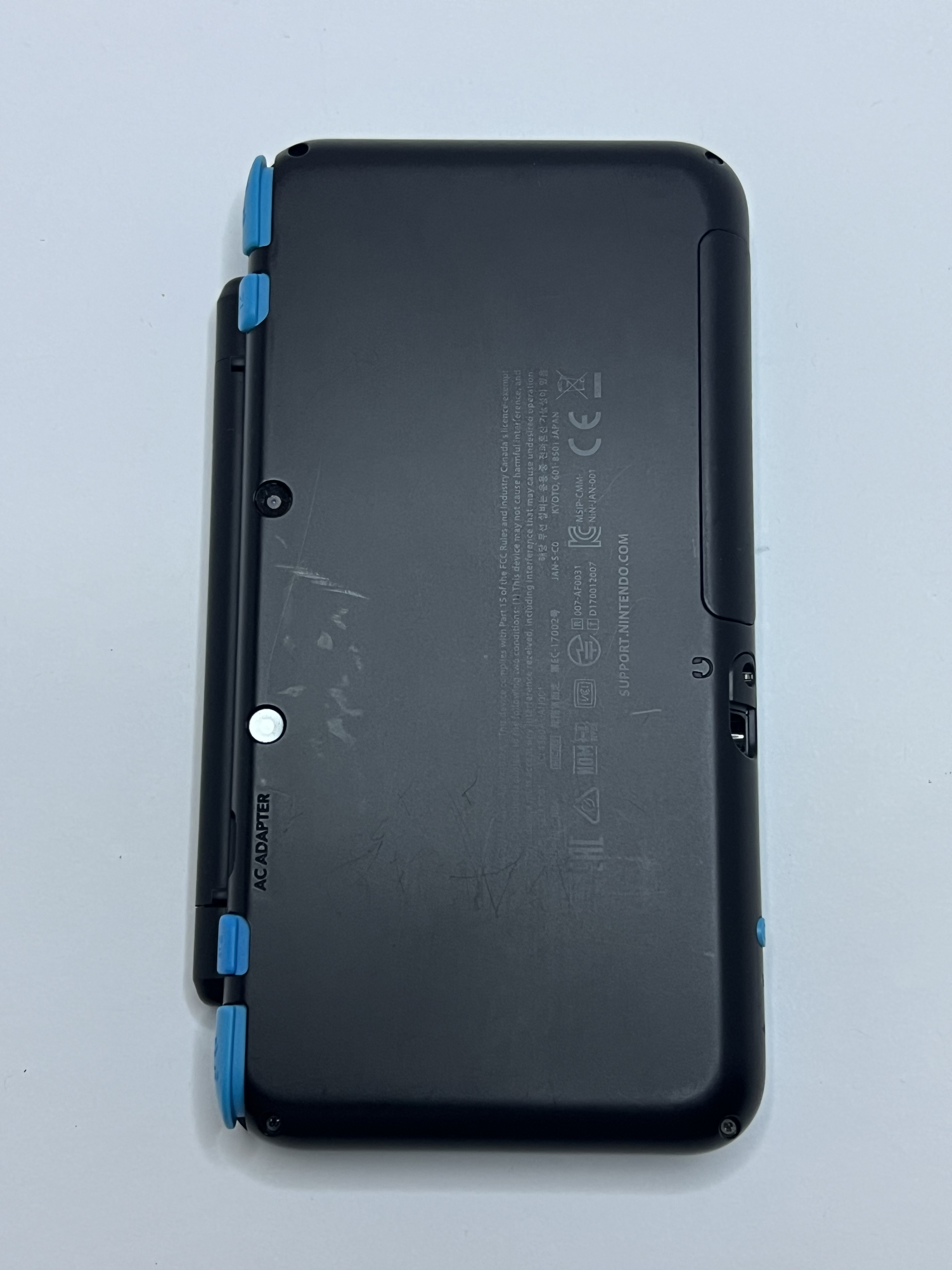 Nintendo New 2DS XL Konsole in neon blau mit 128GB, Pokemon Bank, Poke Mover & vielen Extras