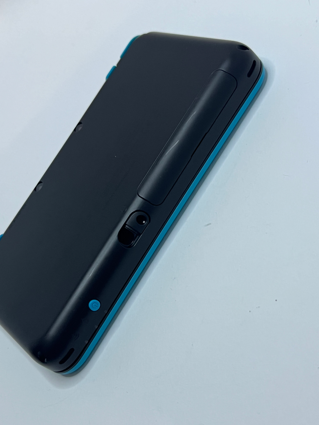 Nintendo New 2DS XL Konsole in neon blau mit 128GB, Pokemon Bank, Poke Mover & vielen Extras