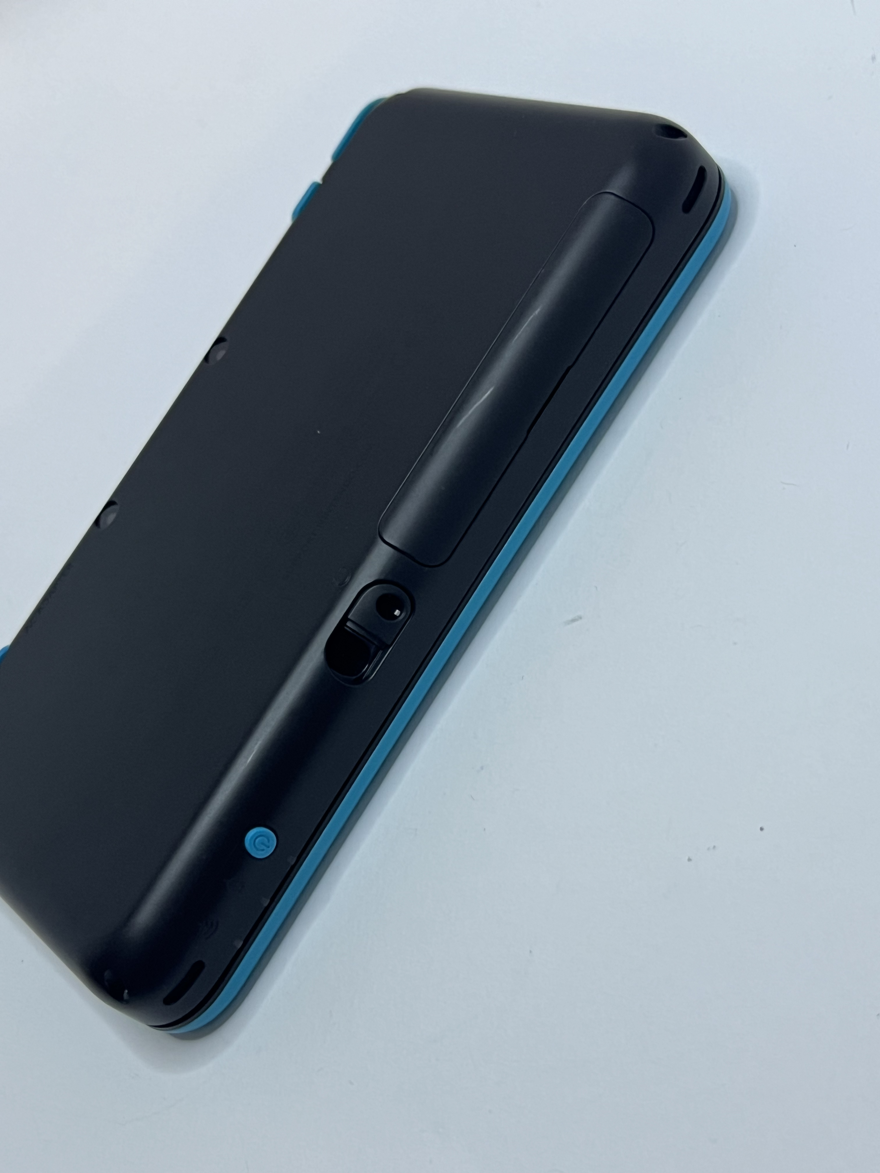 Nintendo New 2DS XL Konsole in neon blau mit 128GB, Pokemon Bank, Poke Mover & vielen Extras