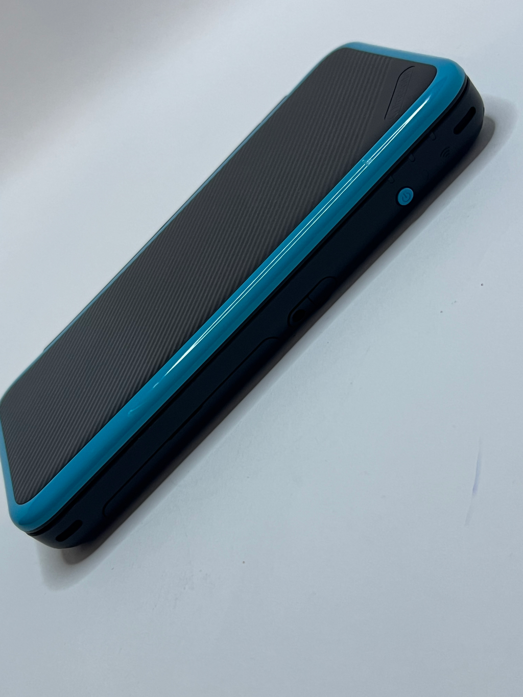 Nintendo New 2DS XL Konsole in neon blau mit 128GB, Pokemon Bank, Poke Mover & vielen Extras