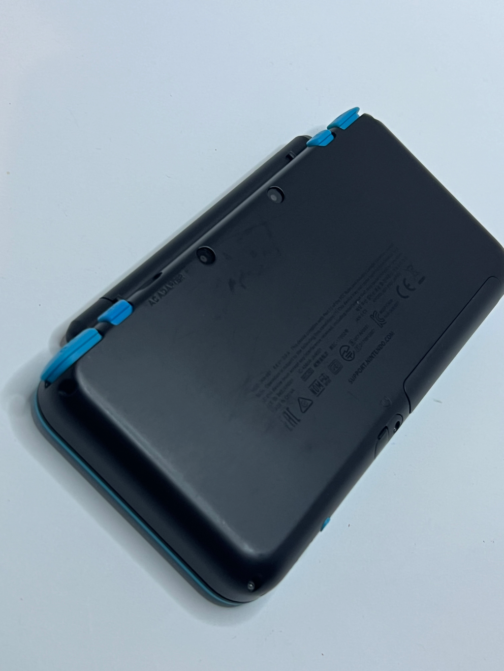 Nintendo New 2DS XL Konsole in neon blau mit 128GB, Pokemon Bank, Poke Mover & vielen Extras