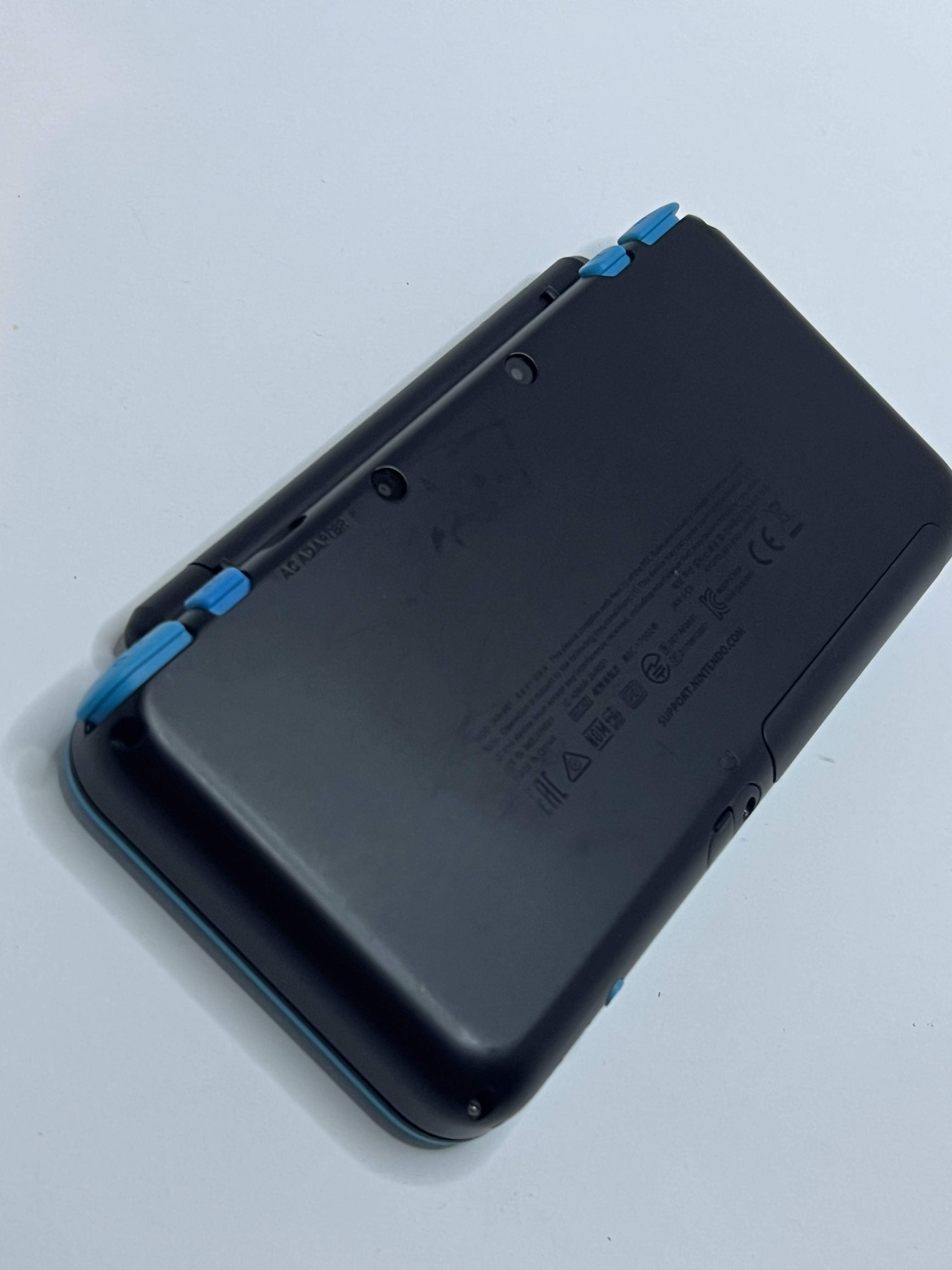 Nintendo New 2DS XL Konsole in neon blau mit 128GB, Pokemon Bank, Poke Mover & vielen Extras