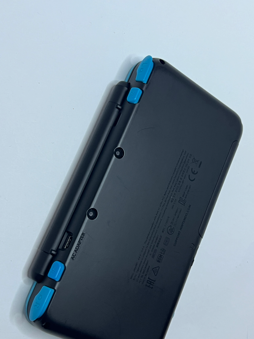 Nintendo New 2DS XL Konsole in neon blau mit 128GB, Pokemon Bank, Poke Mover & vielen Extras