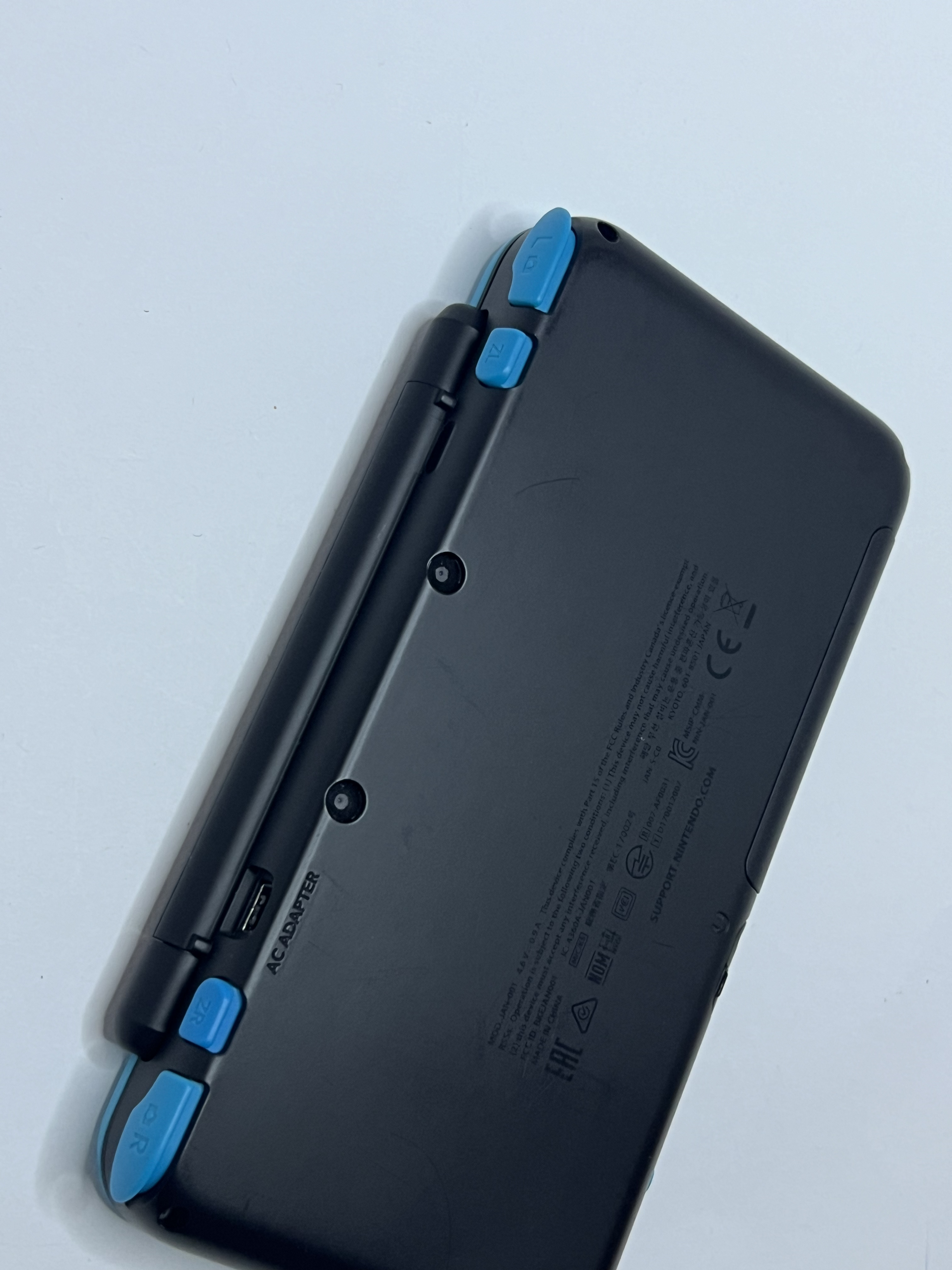 Nintendo New 2DS XL Konsole in neon blau mit 128GB, Pokemon Bank, Poke Mover & vielen Extras
